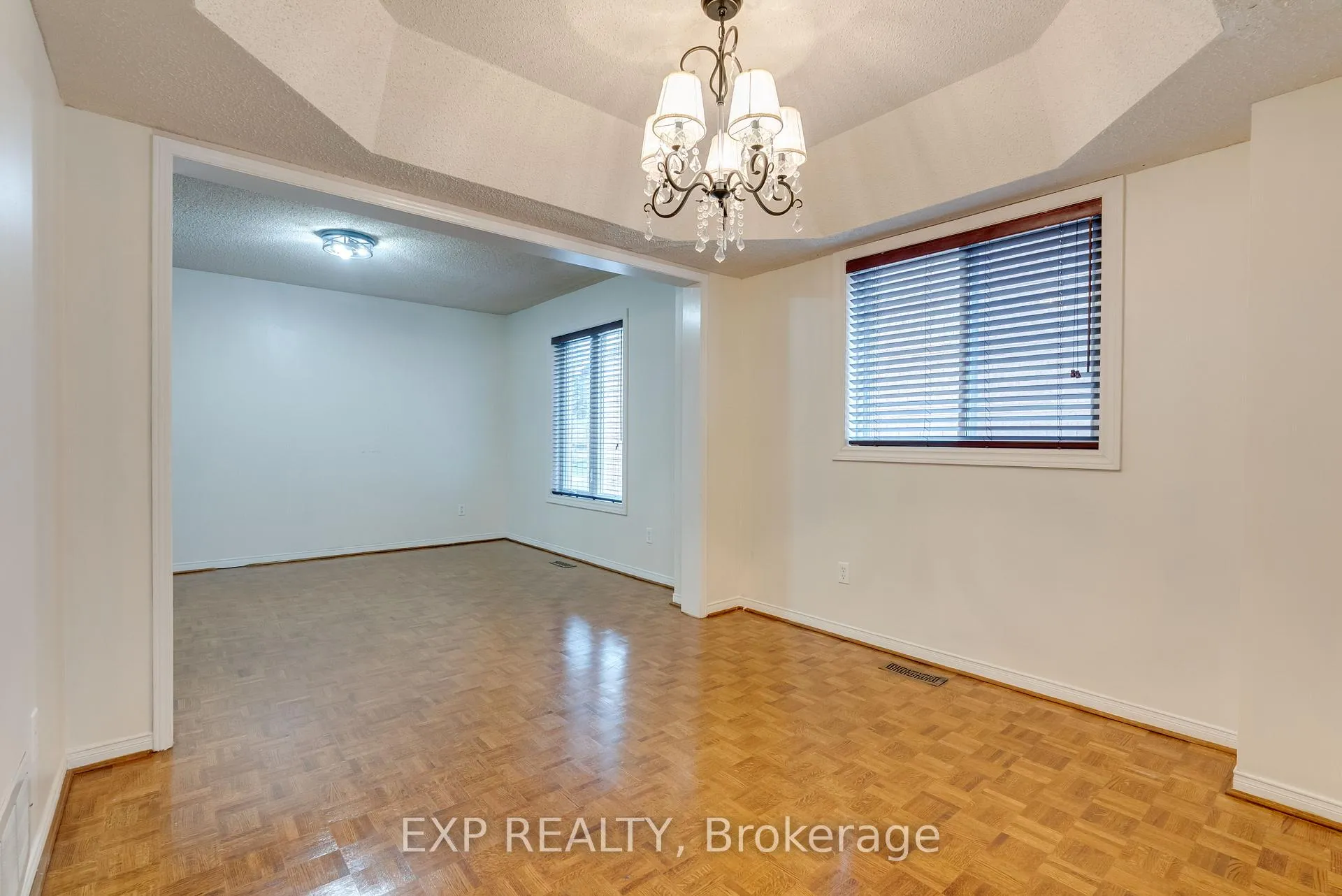 Photo 10 of 43 Bighorn Crescent, Brampton, Sandringham-Wellington — HOMEH