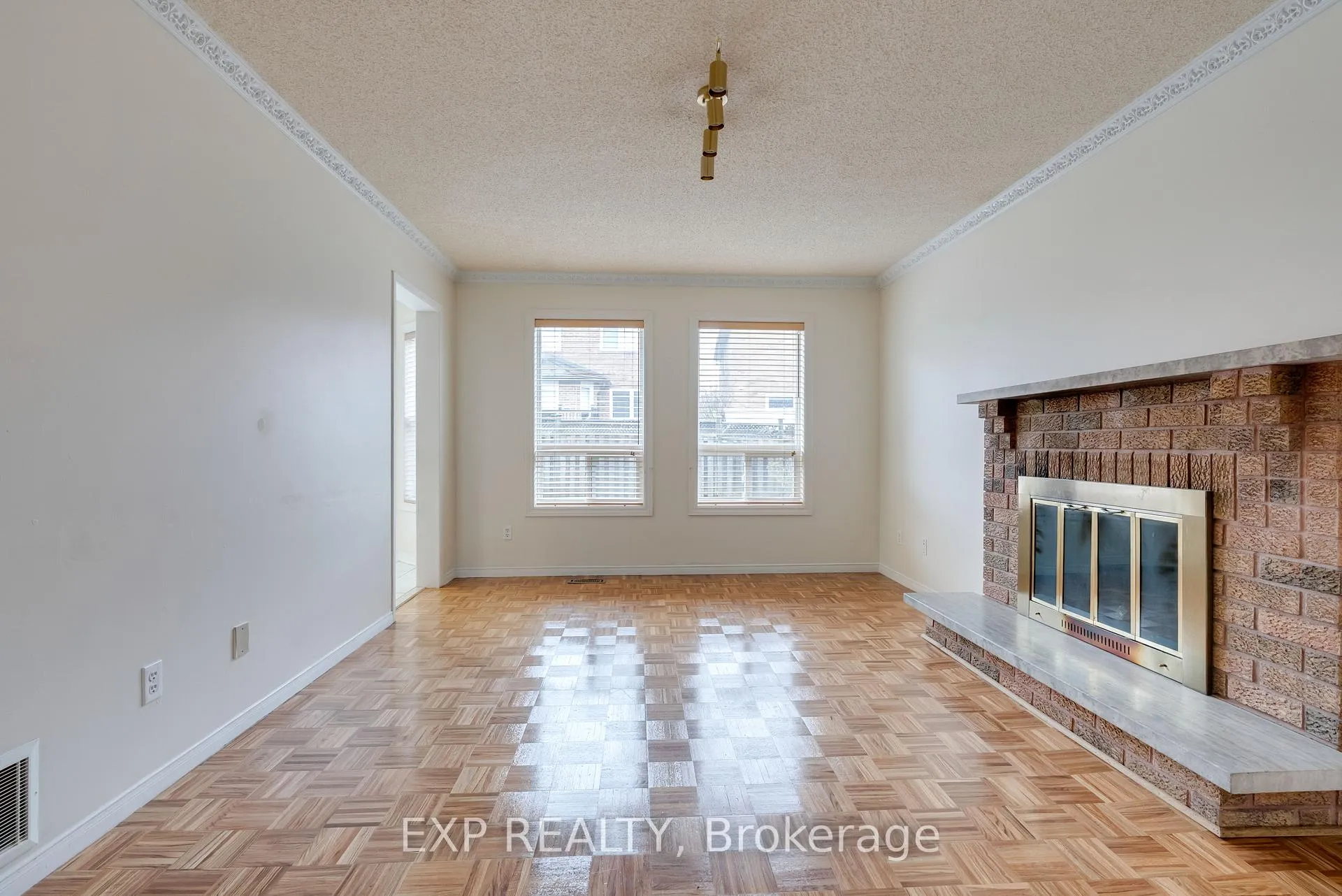 Photo 11 of 43 Bighorn Crescent, Brampton, Sandringham-Wellington — HOMEH