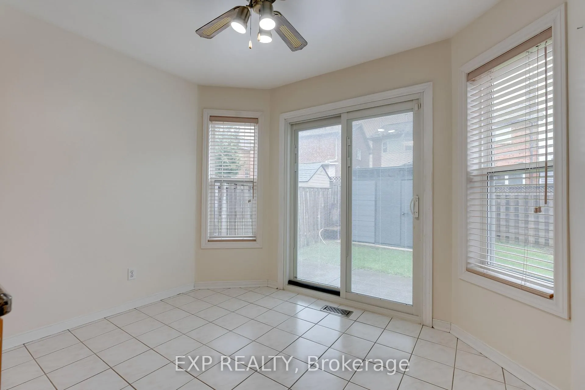 Photo 17 of 43 Bighorn Crescent, Brampton, Sandringham-Wellington — HOMEH