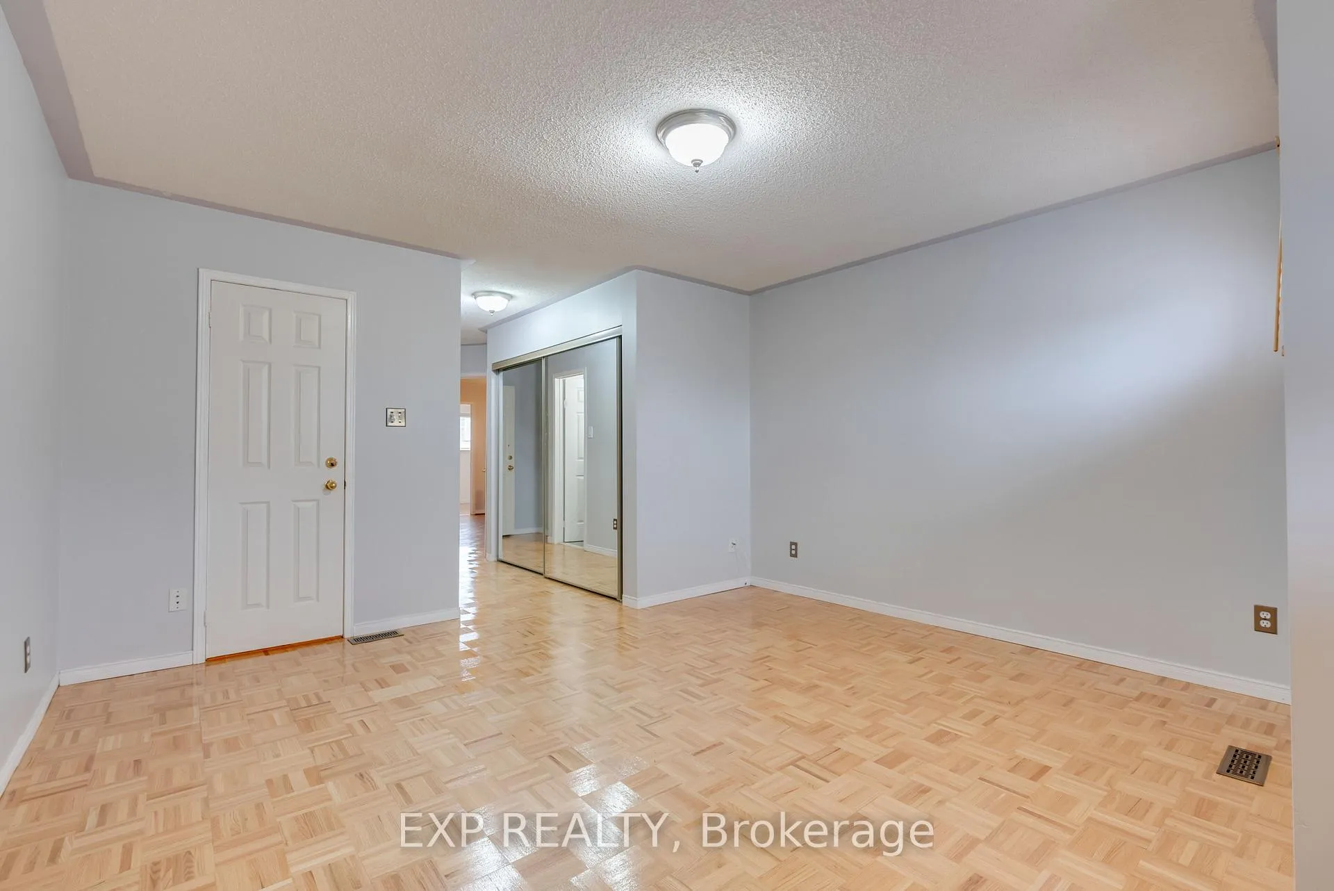 Photo 23 of 43 Bighorn Crescent, Brampton, Sandringham-Wellington — HOMEH