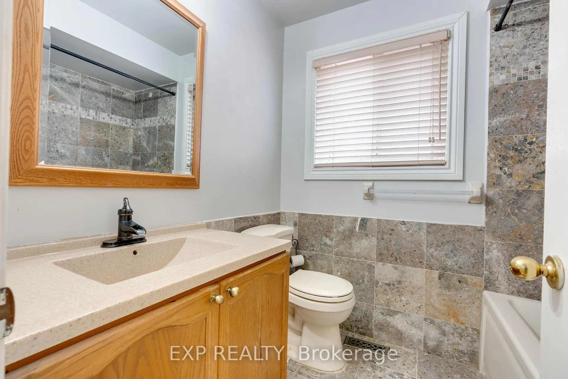Photo 25 of 43 Bighorn Crescent, Brampton, Sandringham-Wellington — HOMEH