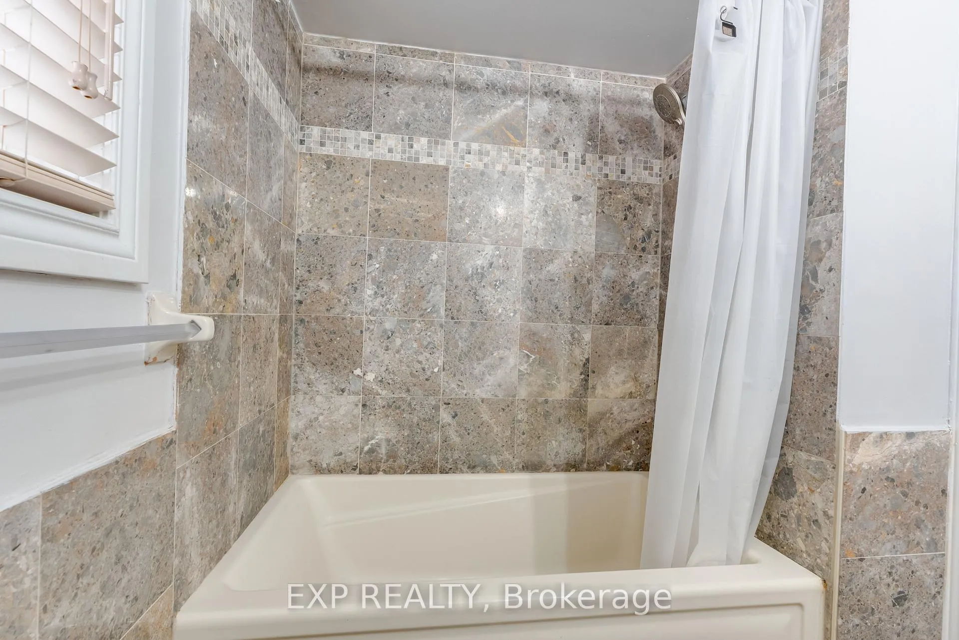 Photo 26 of 43 Bighorn Crescent, Brampton, Sandringham-Wellington — HOMEH
