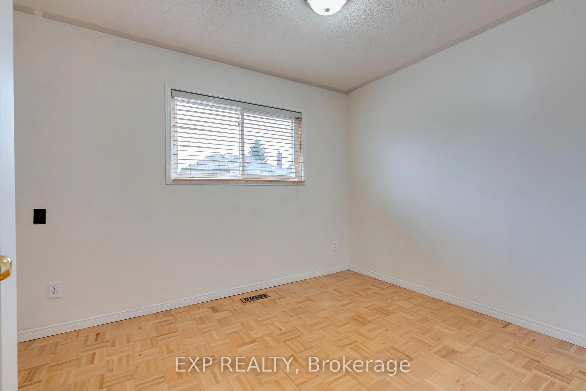Photo 27 of 43 Bighorn Crescent, Brampton, Sandringham-Wellington — HOMEH