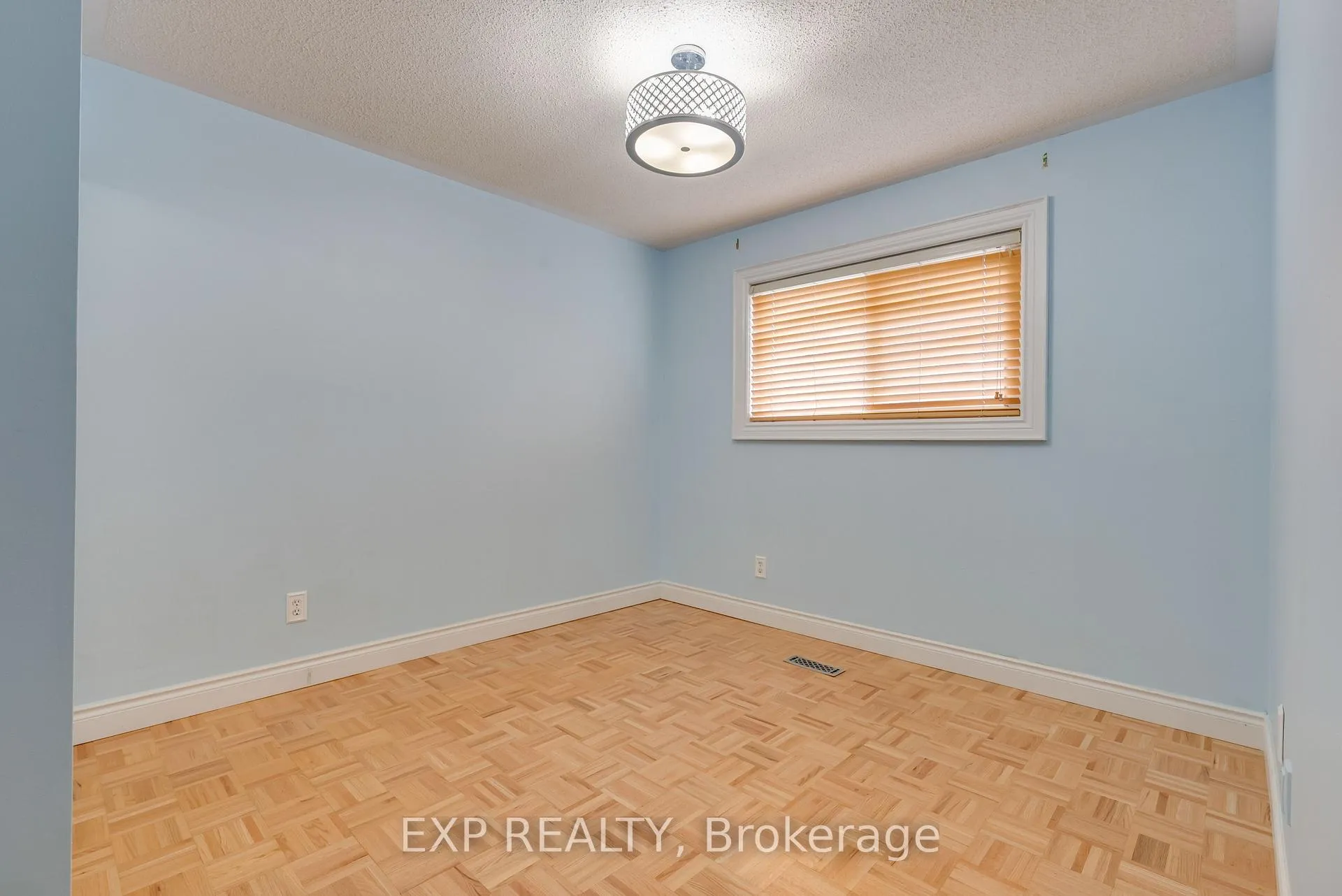 Photo 32 of 43 Bighorn Crescent, Brampton, Sandringham-Wellington — HOMEH