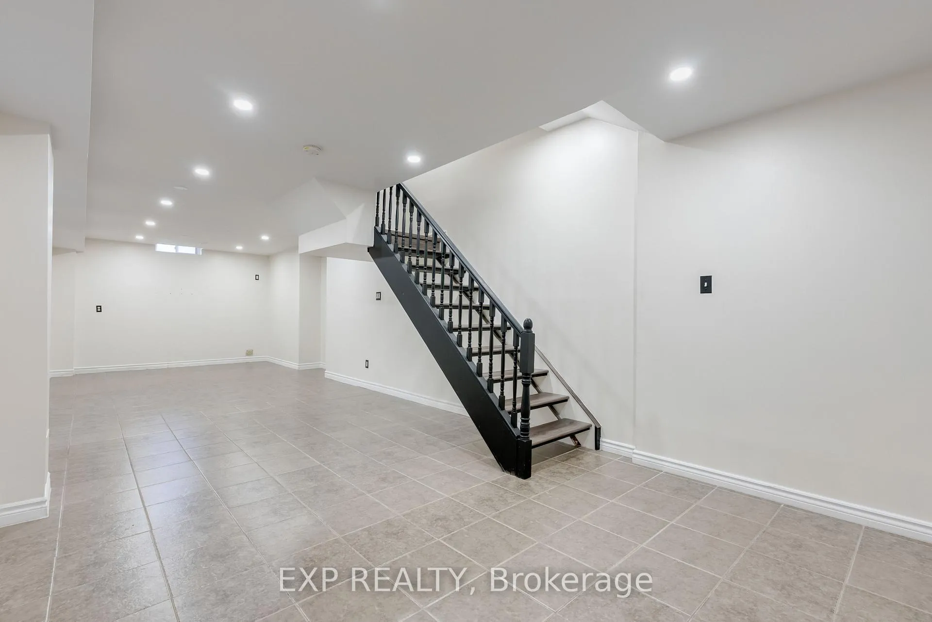 Photo 36 of 43 Bighorn Crescent, Brampton, Sandringham-Wellington — HOMEH