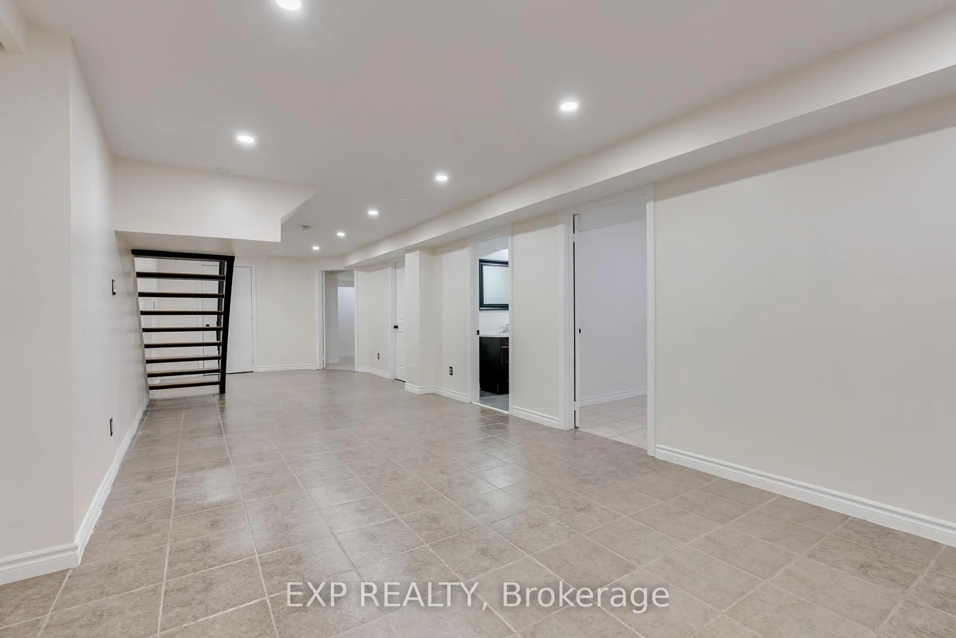 Photo 39 of 43 Bighorn Crescent, Brampton, Sandringham-Wellington — HOMEH