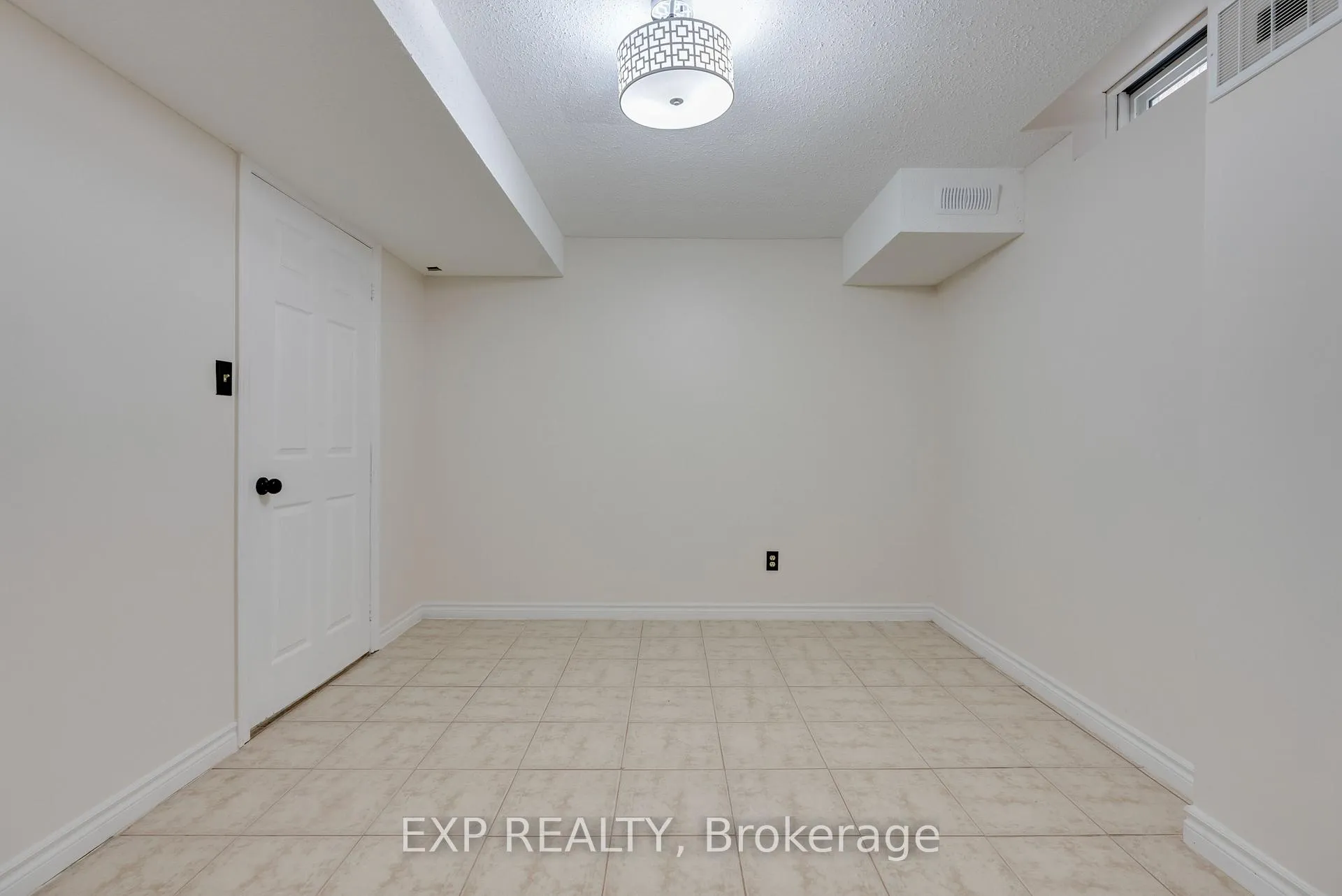 Photo 40 of 43 Bighorn Crescent, Brampton, Sandringham-Wellington — HOMEH