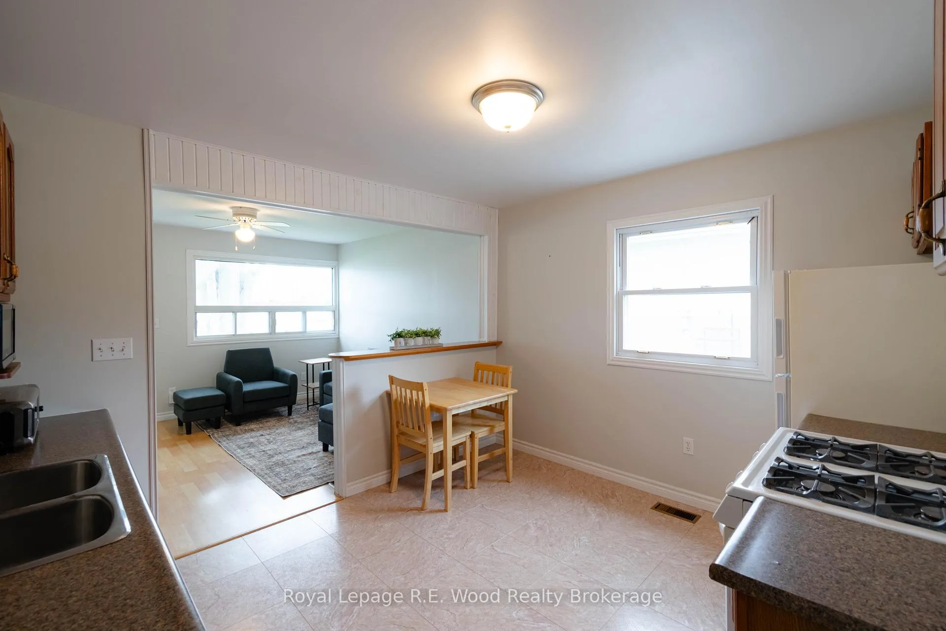 Photo 4 of 22 North Street E, Tillsonburg — HOMEH