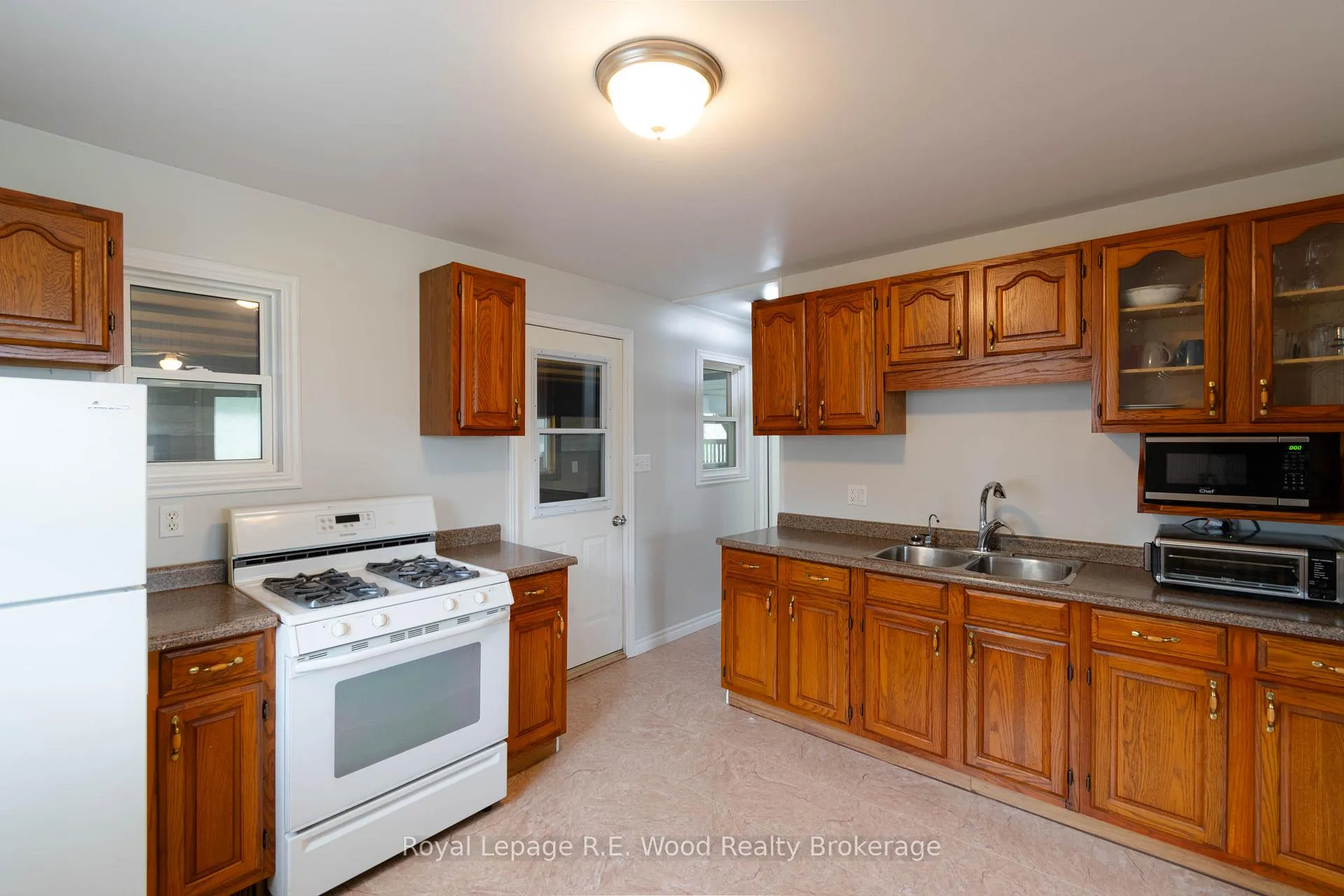 Photo 5 of 22 North Street E, Tillsonburg — HOMEH