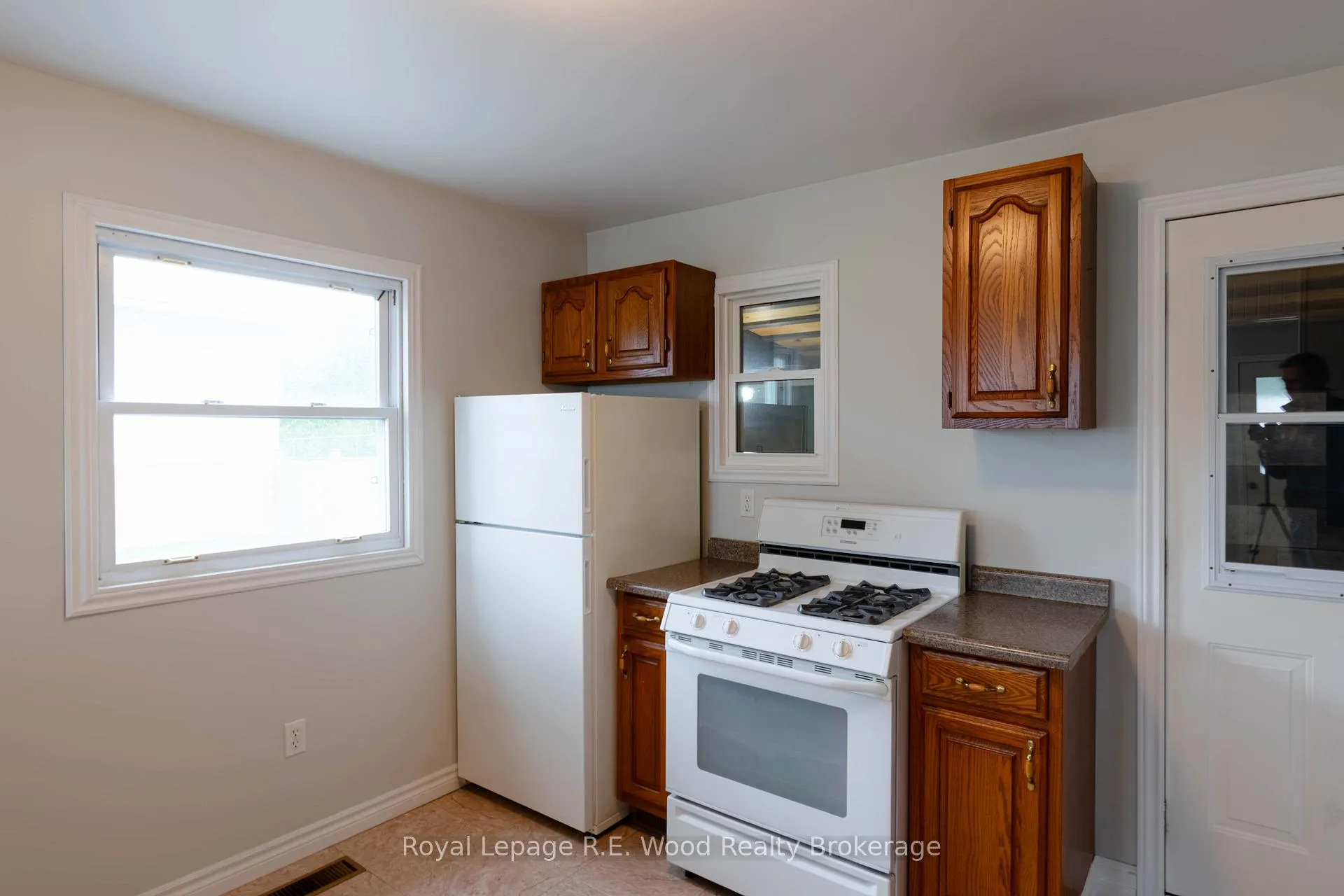 Photo 7 of 22 North Street E, Tillsonburg — HOMEH