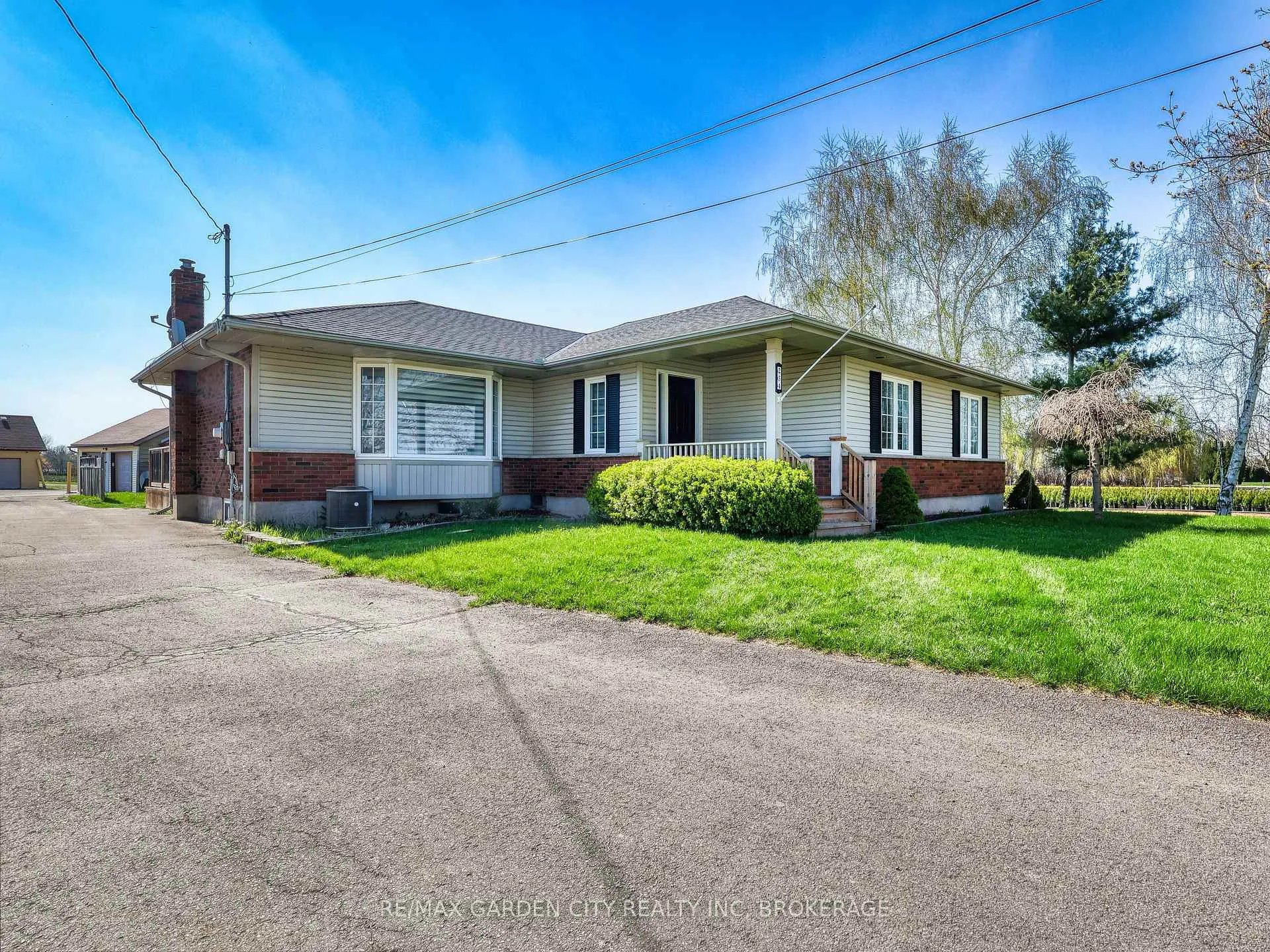 Photo 4 of 228-234 Read Road, St. Catharines, Port Weller — HOMEH