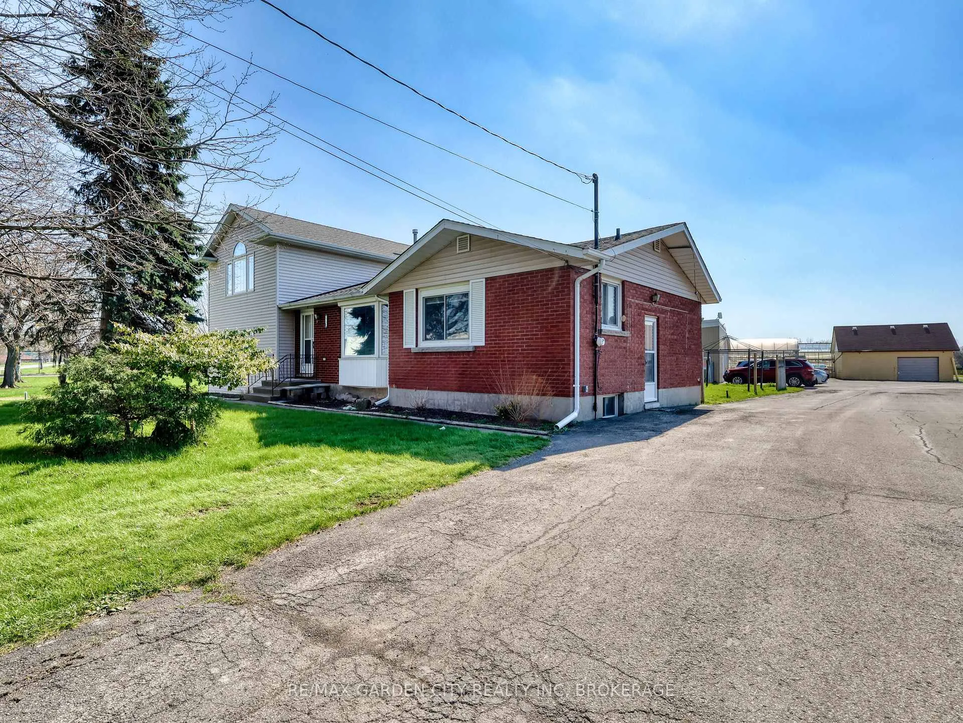 Photo 10 of 228-234 Read Road, St. Catharines, Port Weller — HOMEH