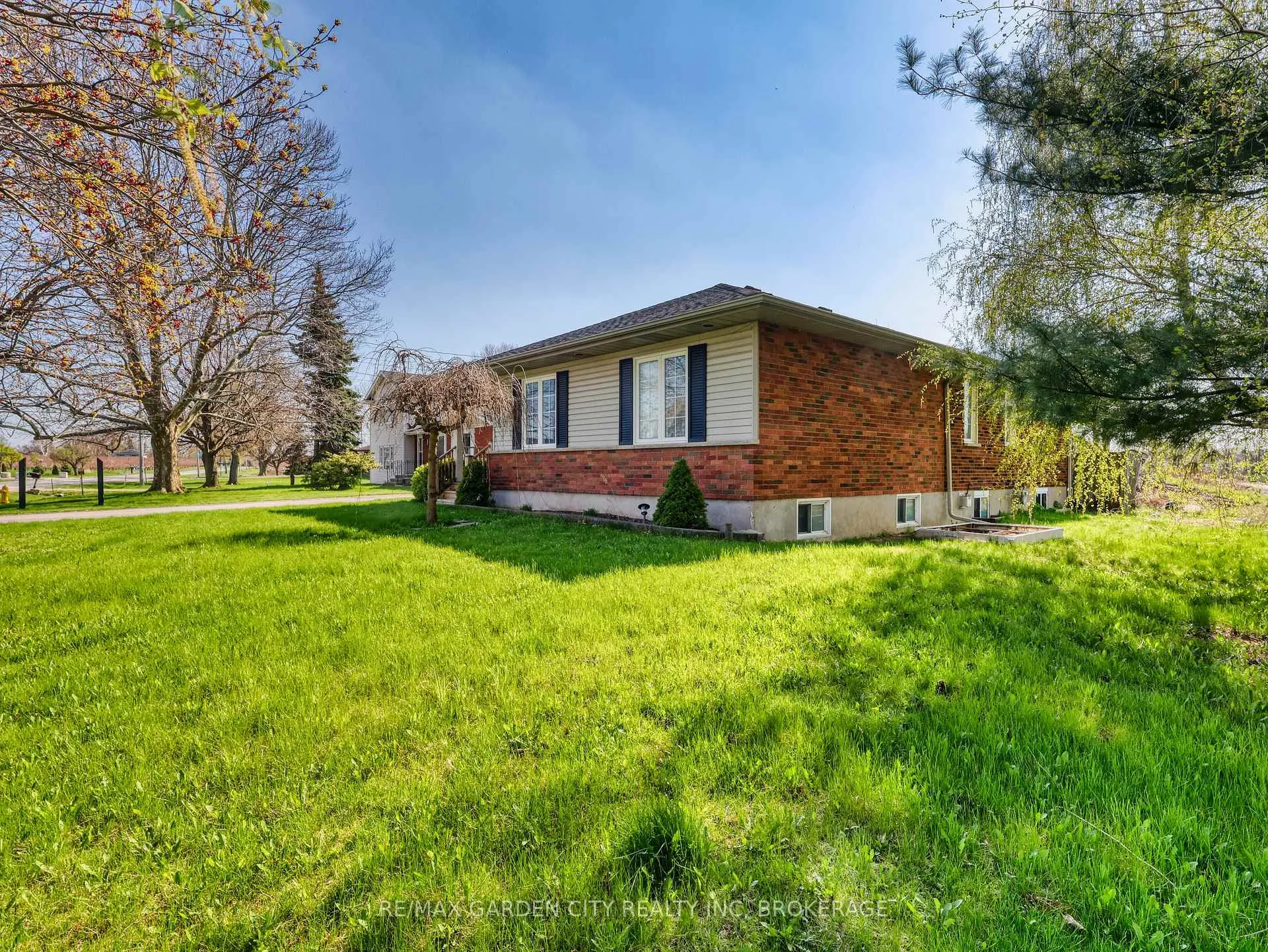 Photo 5 of 228-234 Read Road, St. Catharines, Port Weller — HOMEH