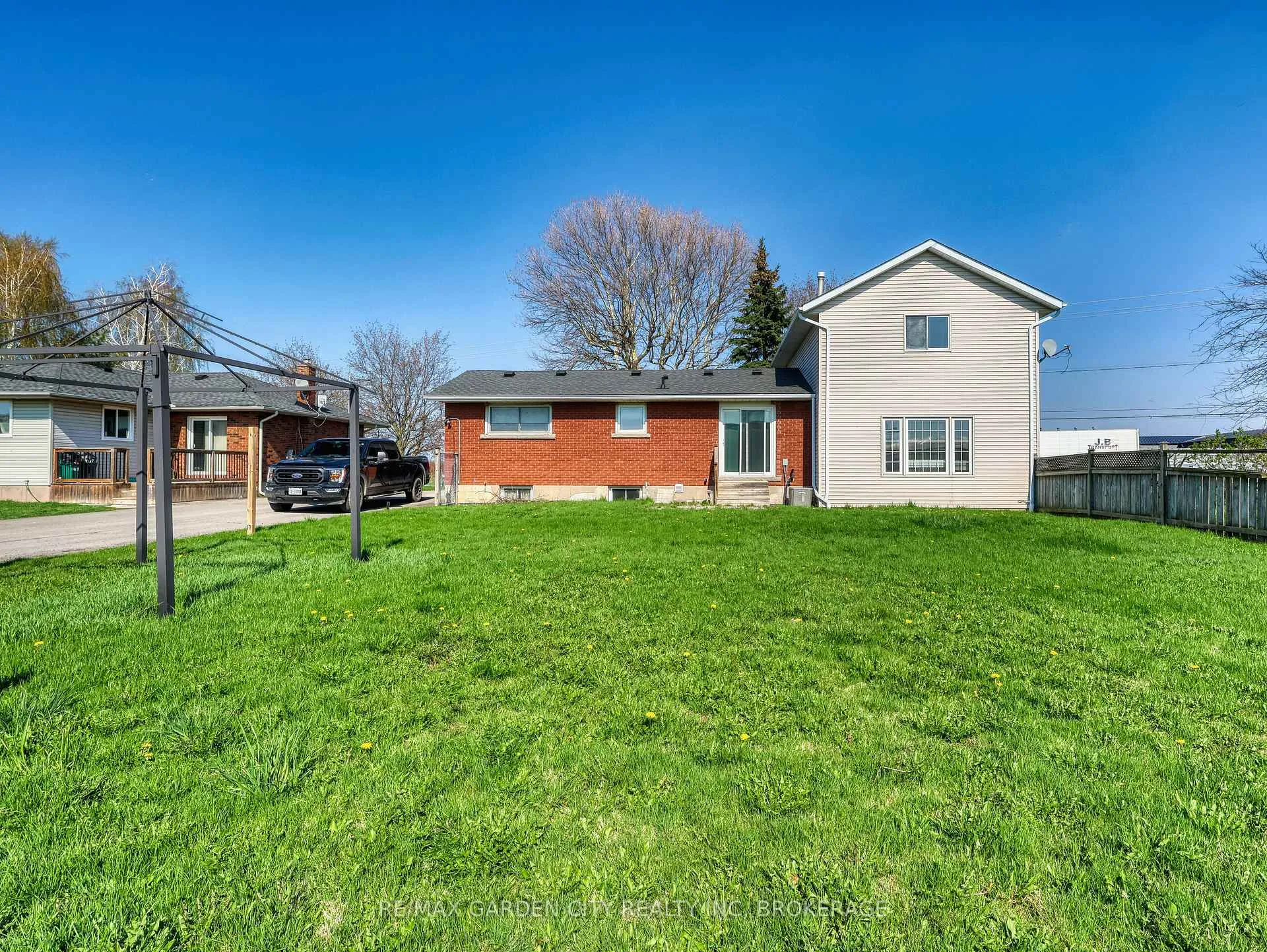 Photo 6 of 228-234 Read Road, St. Catharines, Port Weller — HOMEH