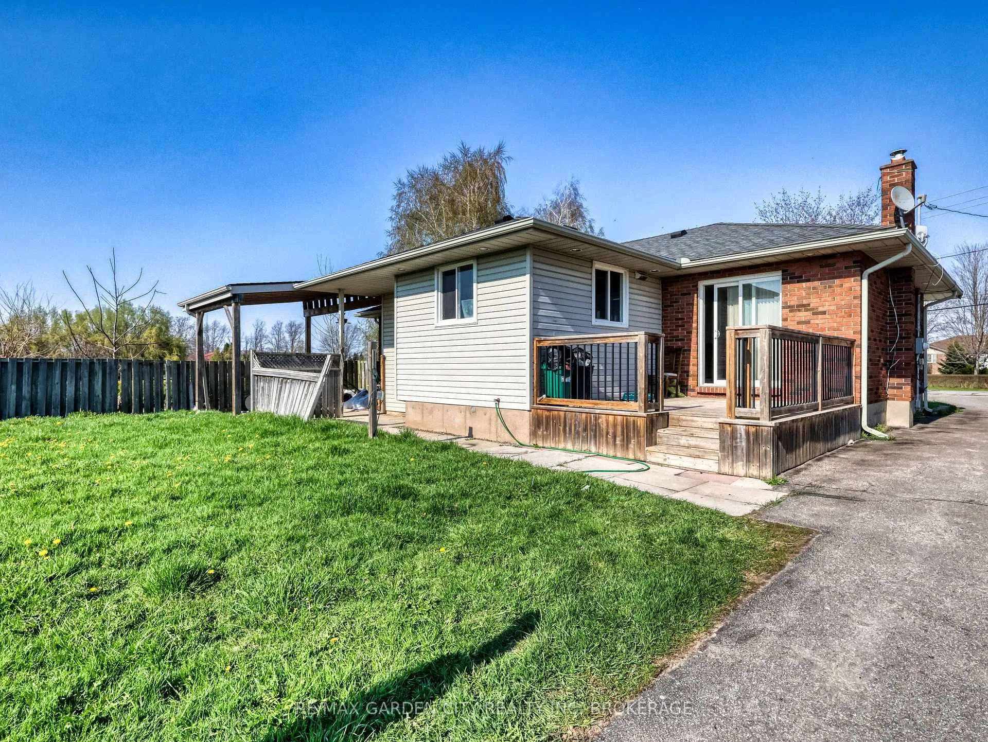 Photo 9 of 228-234 Read Road, St. Catharines, Port Weller — HOMEH
