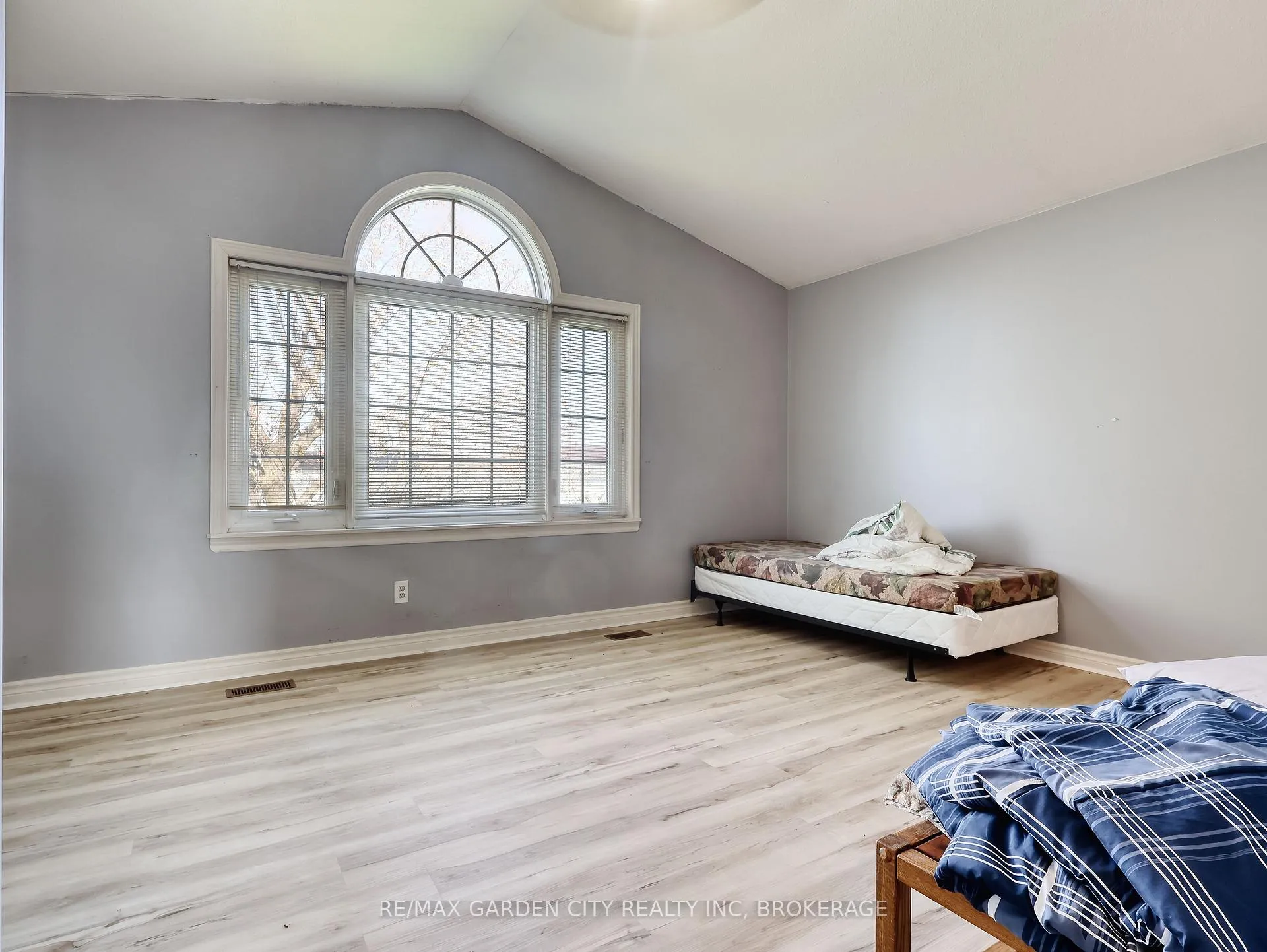 Photo 14 of 228-234 Read Road, St. Catharines, Port Weller — HOMEH