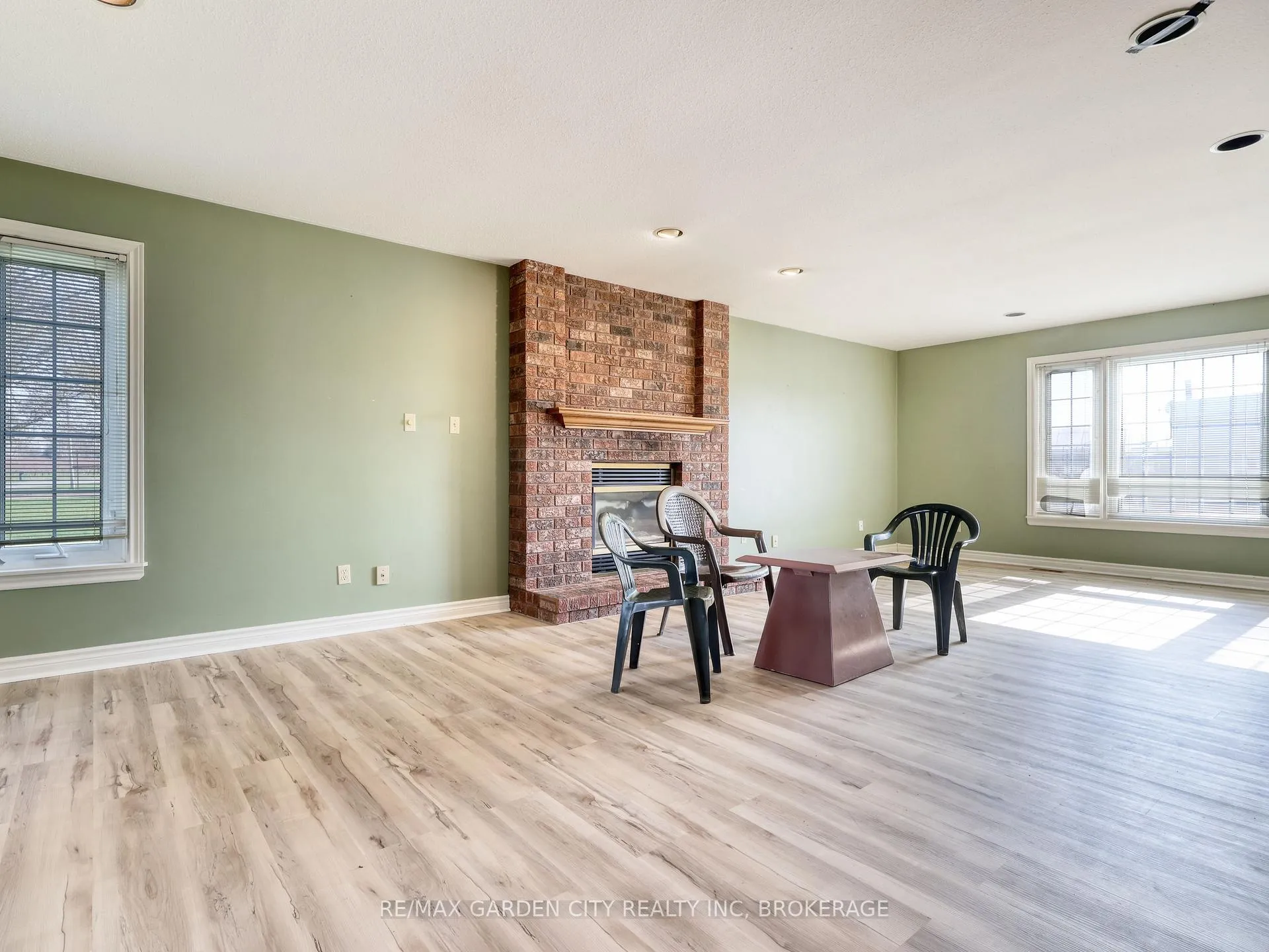 Photo 11 of 228-234 Read Road, St. Catharines, Port Weller — HOMEH