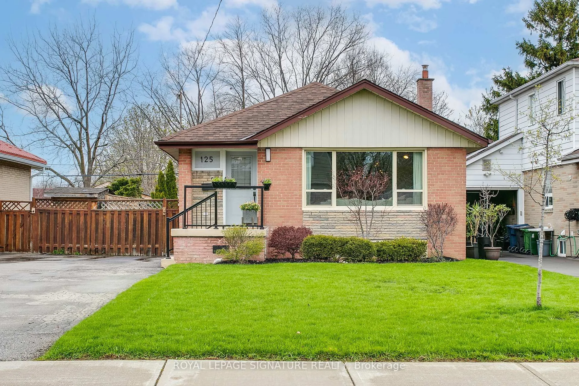 Photo 1 of 125 Budea Crescent, Scarborough, Wexford-Maryvale — HOMEH