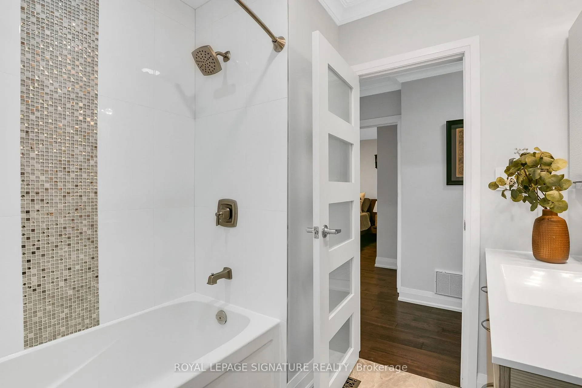 Photo 25 of 125 Budea Crescent, Scarborough, Wexford-Maryvale — HOMEH