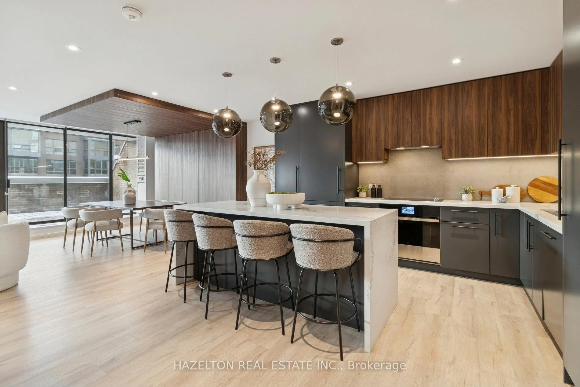 Photo 2 of Unit 405, 55A Avenue Road, Toronto, The Annex — HOMEH