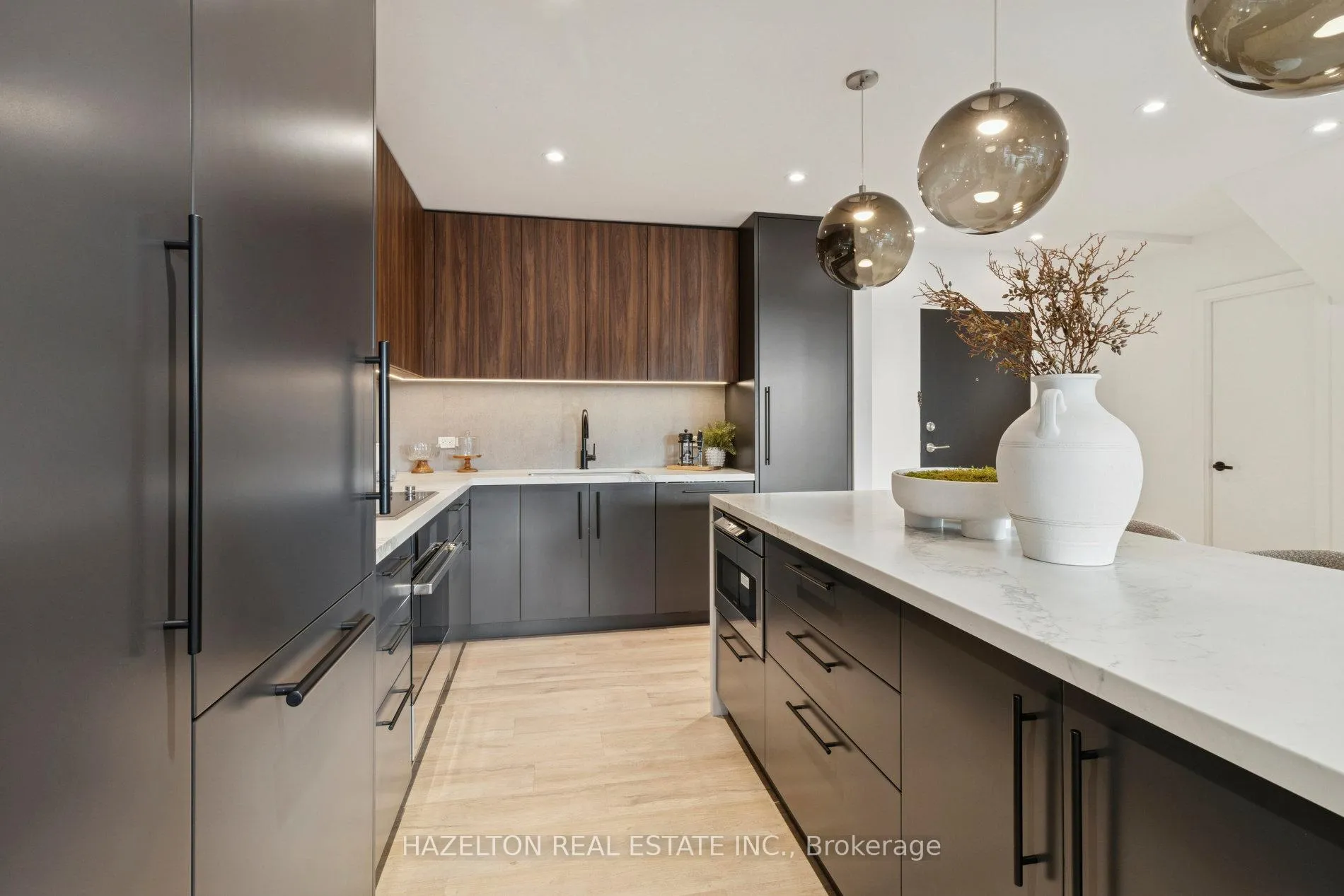 Photo 8 of Unit 405, 55A Avenue Road, Toronto, The Annex — HOMEH