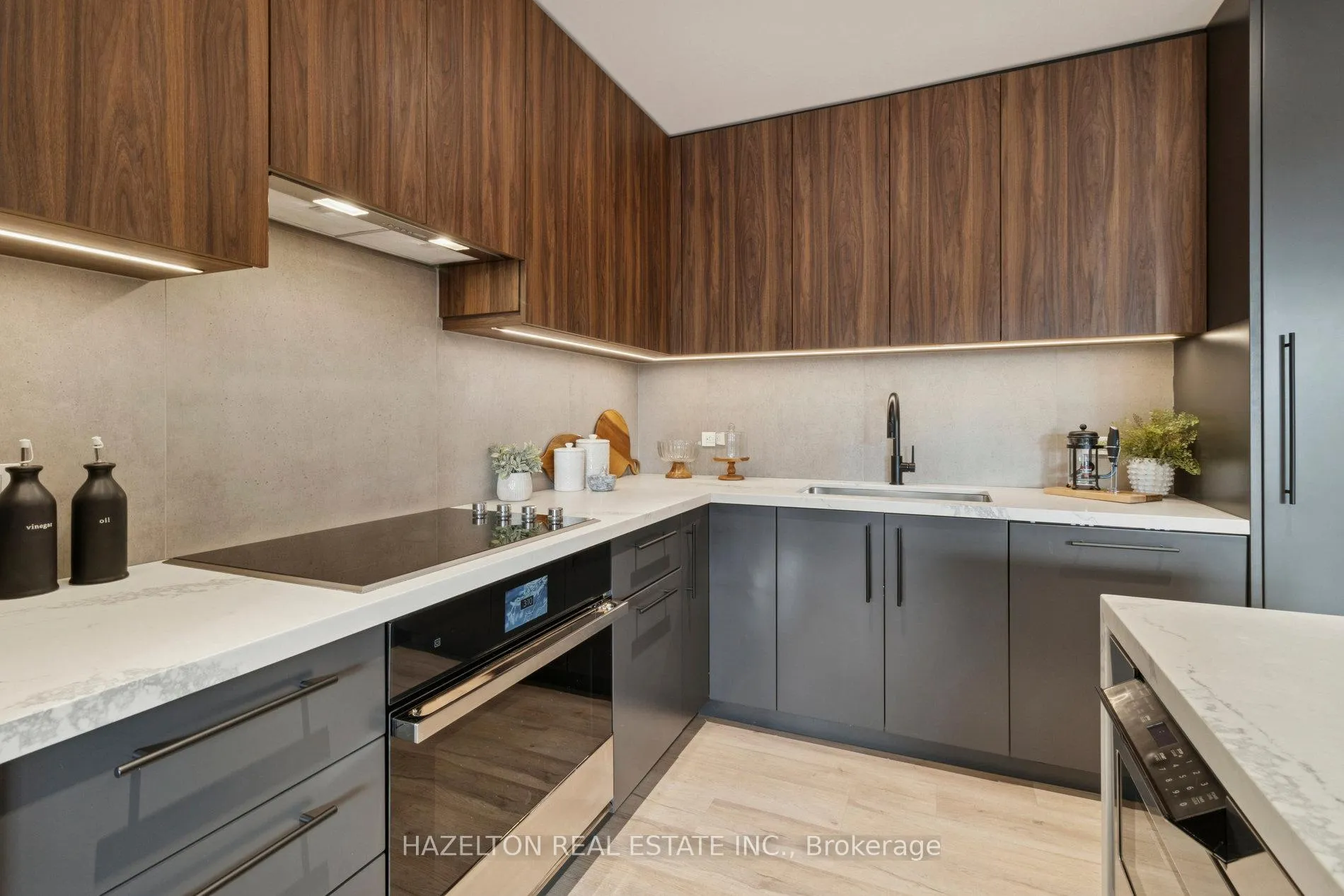 Photo 9 of Unit 405, 55A Avenue Road, Toronto, The Annex — HOMEH