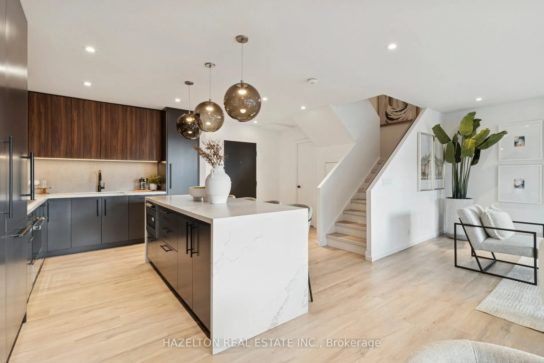 Photo 11 of Unit 405, 55A Avenue Road, Toronto, The Annex — HOMEH