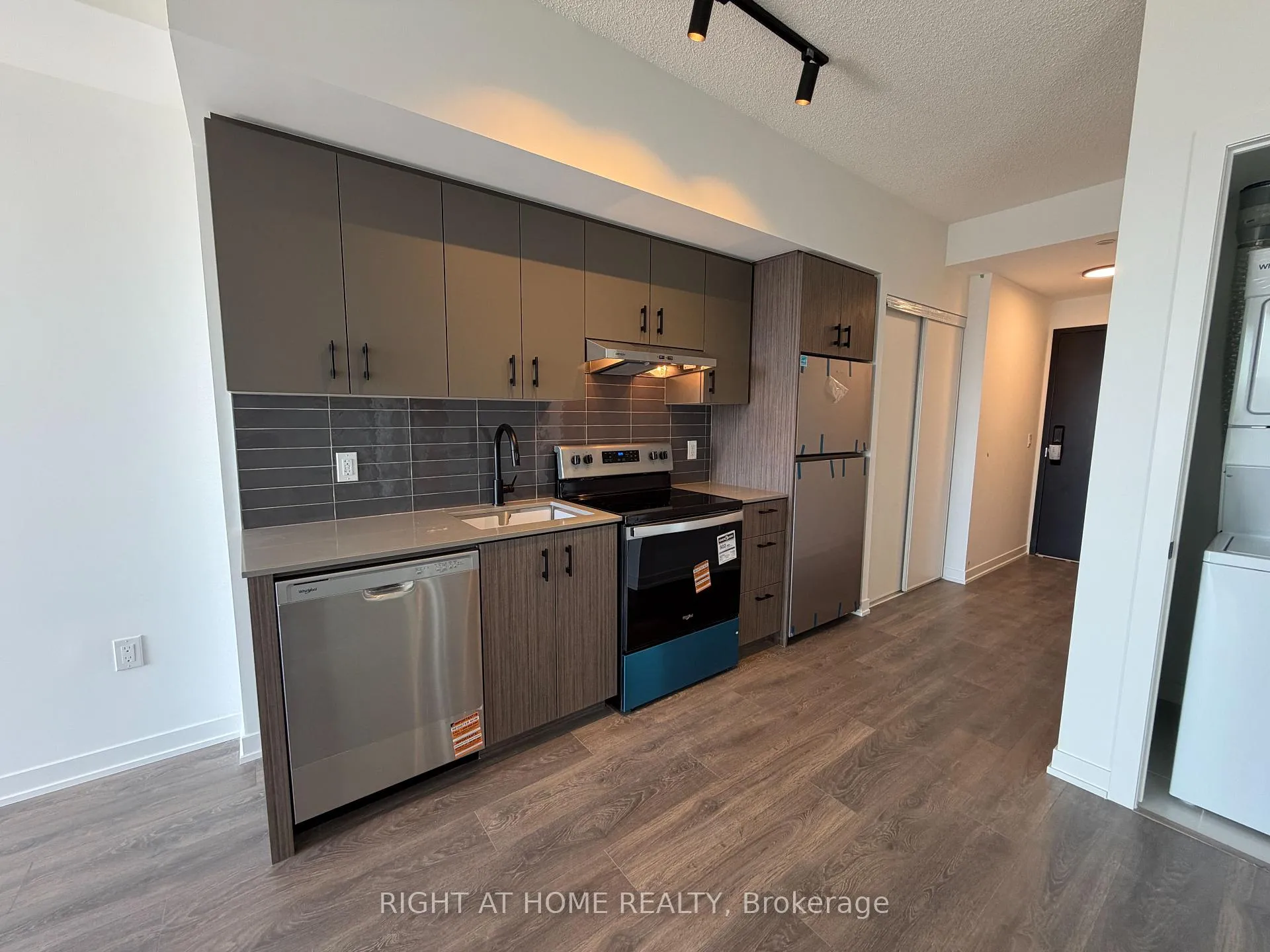 Photo 3 of Unit C1001, 4878 Powers Common, Burlington, Alton — HOMEH