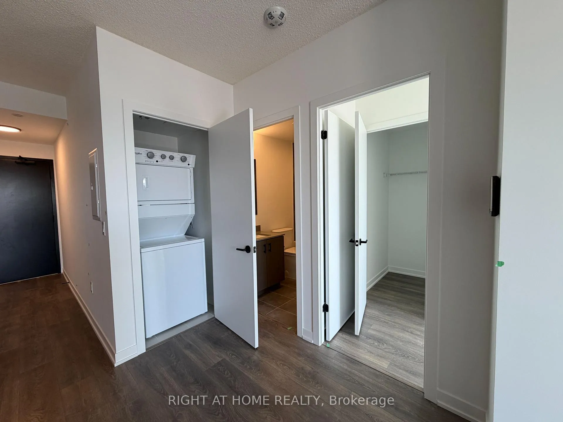 Photo 8 of Unit C1001, 4878 Powers Common, Burlington, Alton — HOMEH