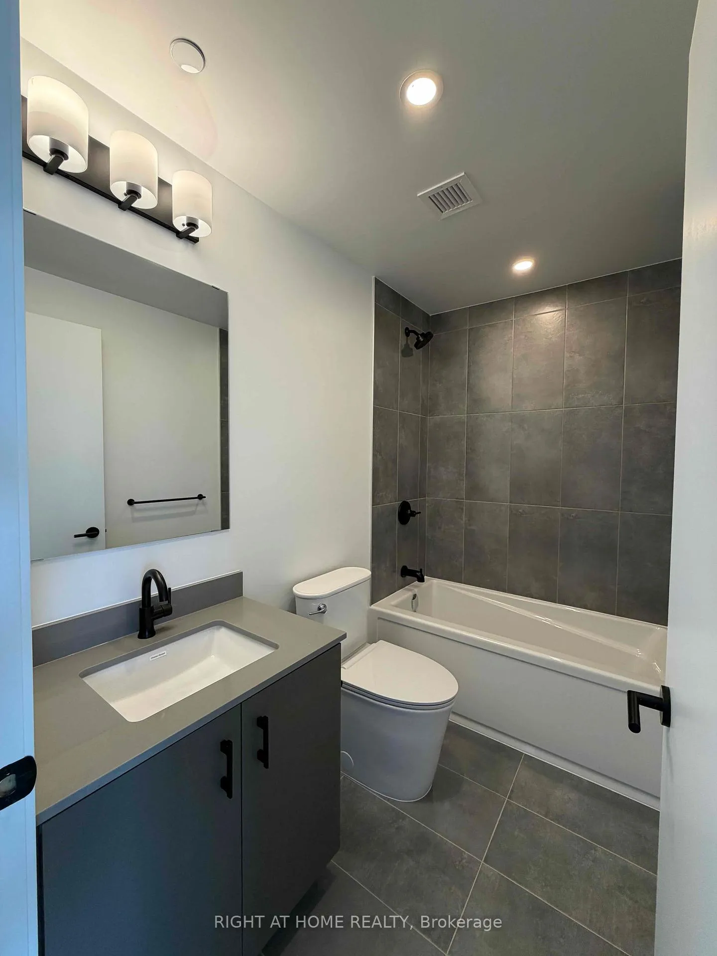 Photo 9 of Unit C1001, 4878 Powers Common, Burlington, Alton — HOMEH
