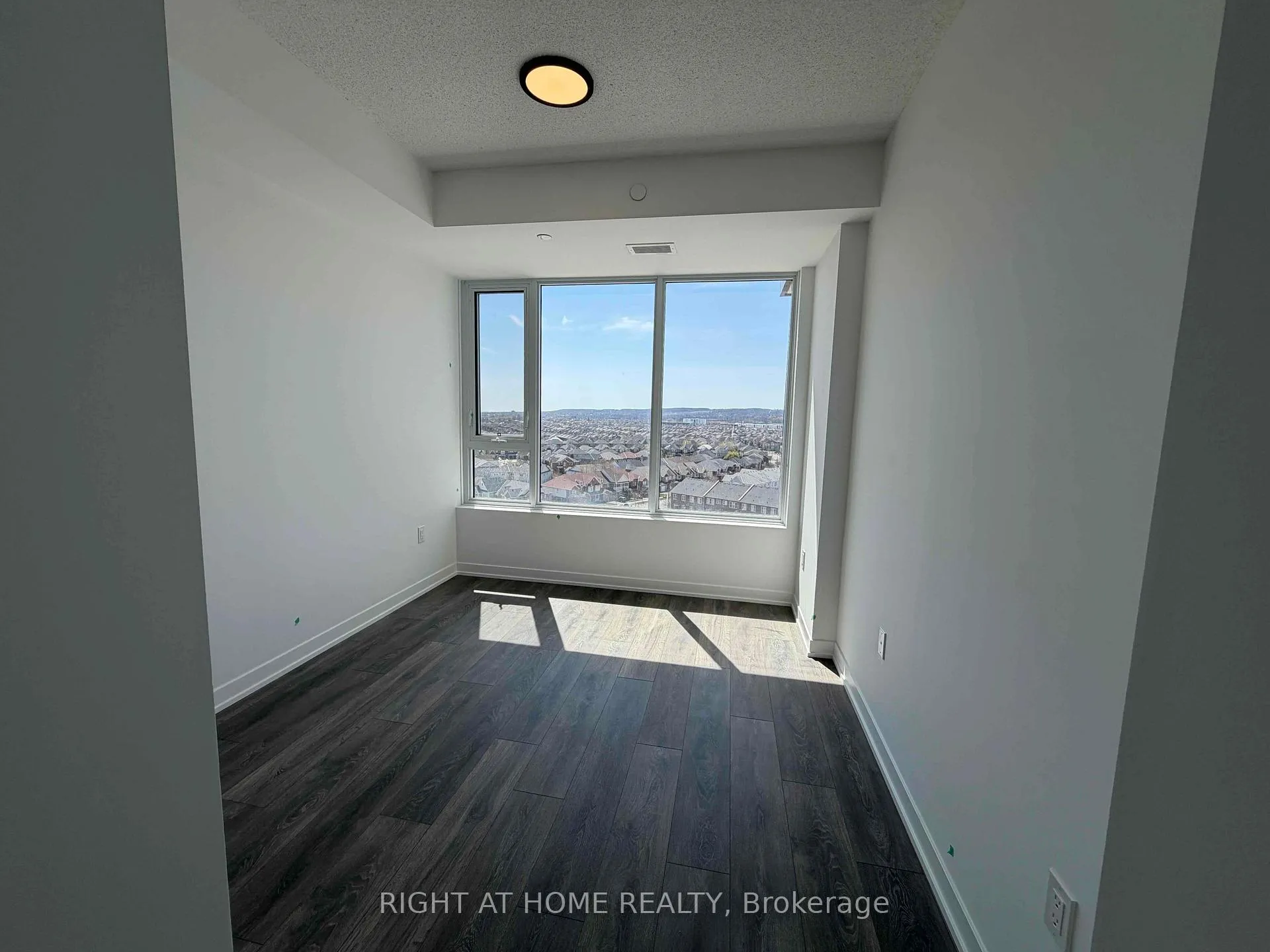 Photo 11 of Unit C1001, 4878 Powers Common, Burlington, Alton — HOMEH