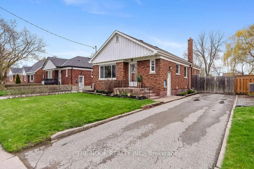 Photo 2 of 855 Hortop Street, Oshawa, Centennial — HOMEH