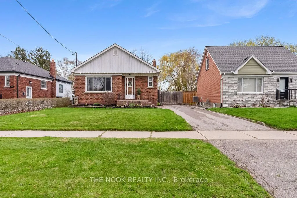Photo 3 of 855 Hortop Street, Oshawa, Centennial — HOMEH