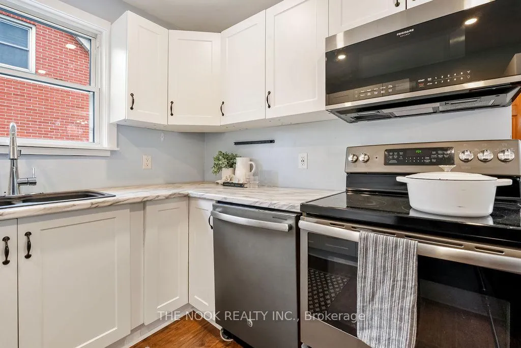 Photo 15 of 855 Hortop Street, Oshawa, Centennial — HOMEH