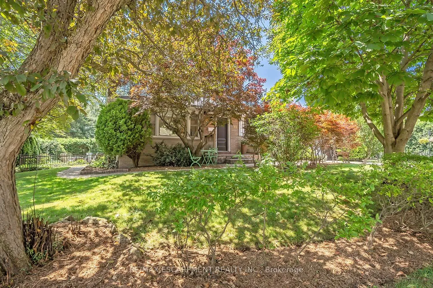 Photo 3 of 564 Maplehill Drive, Burlington, Roseland — HOMEH