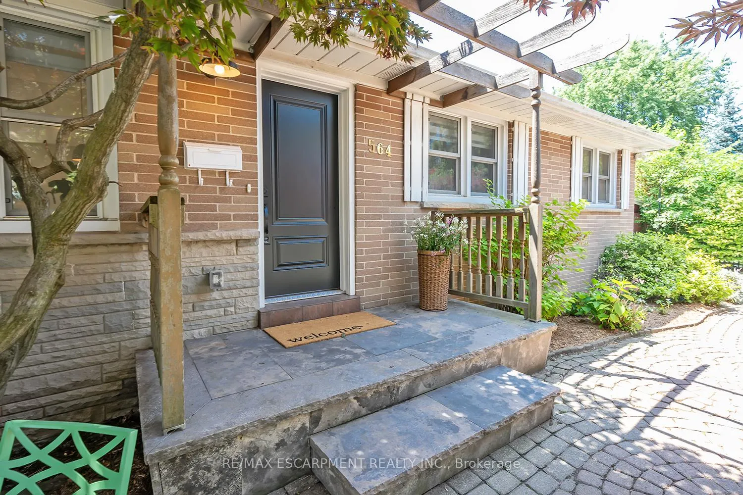 Photo 4 of 564 Maplehill Drive, Burlington, Roseland — HOMEH