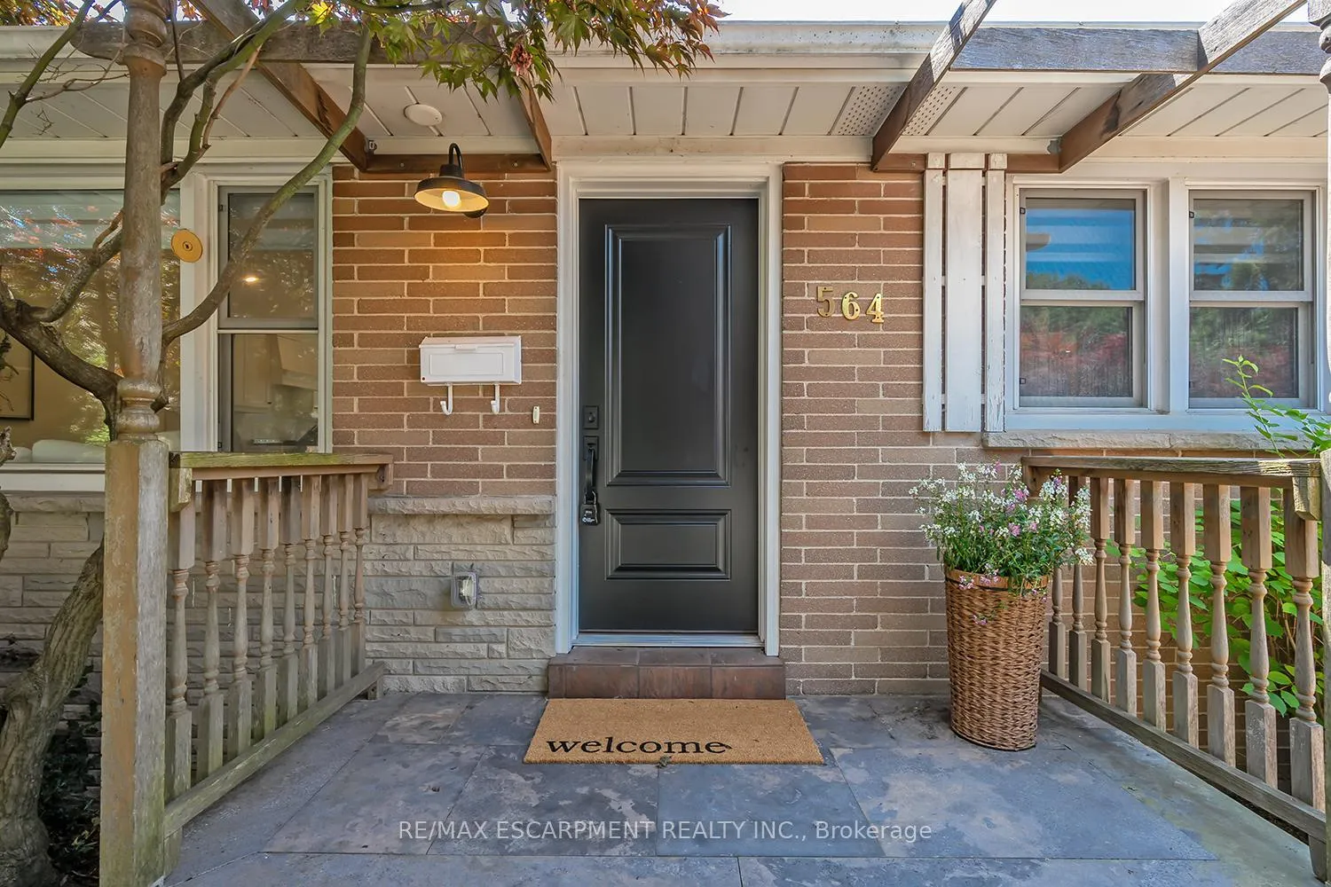 Photo 5 of 564 Maplehill Drive, Burlington, Roseland — HOMEH