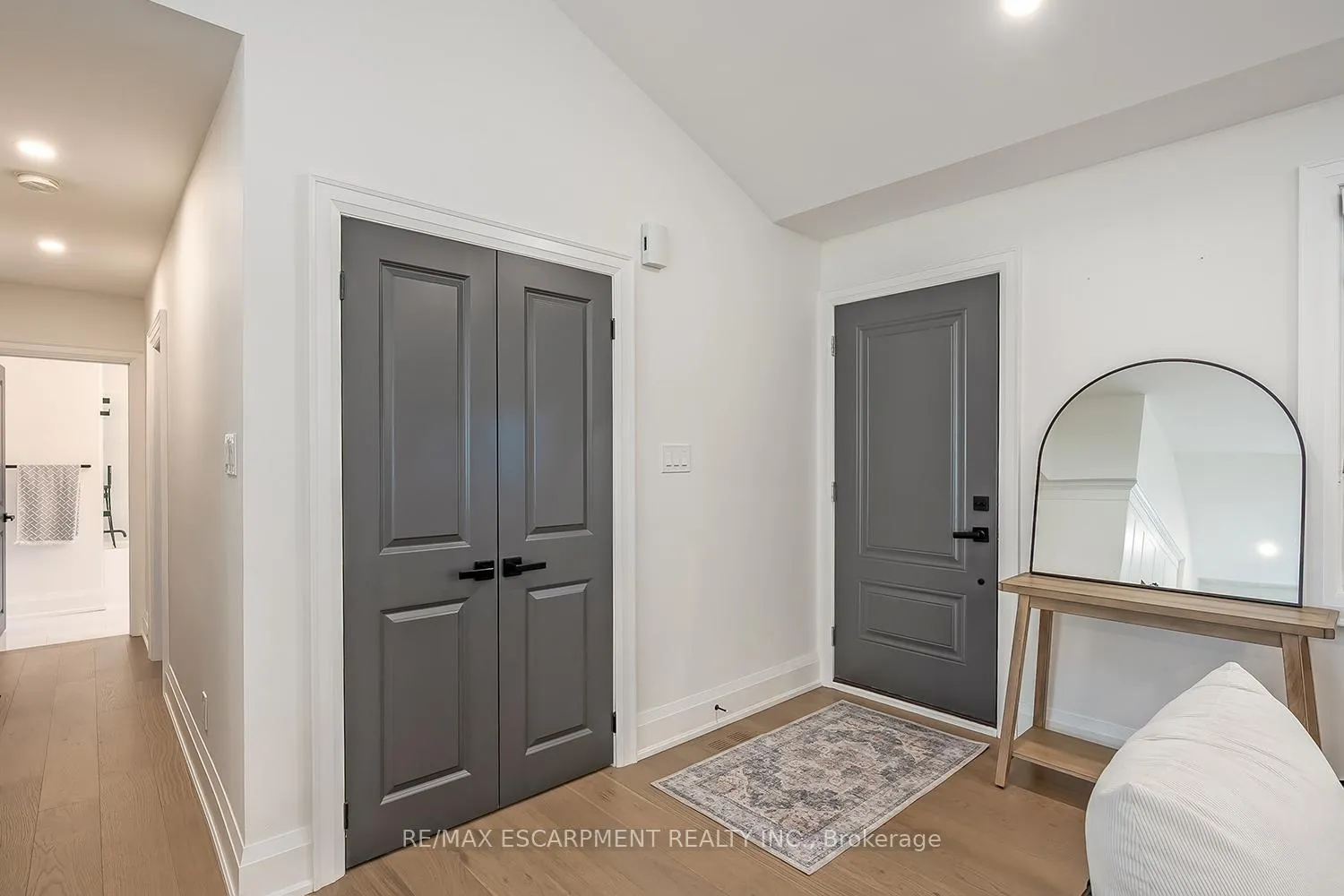 Photo 6 of 564 Maplehill Drive, Burlington, Roseland — HOMEH