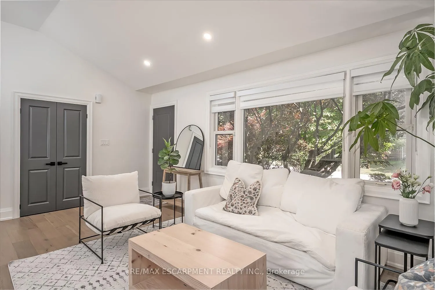 Photo 7 of 564 Maplehill Drive, Burlington, Roseland — HOMEH