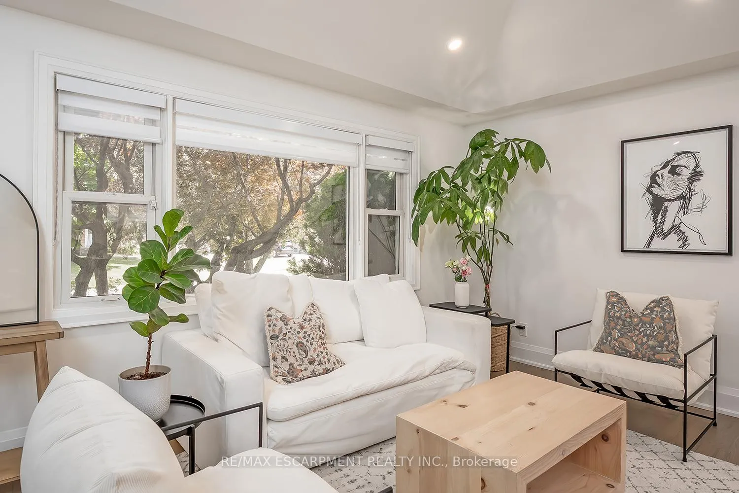 Photo 8 of 564 Maplehill Drive, Burlington, Roseland — HOMEH