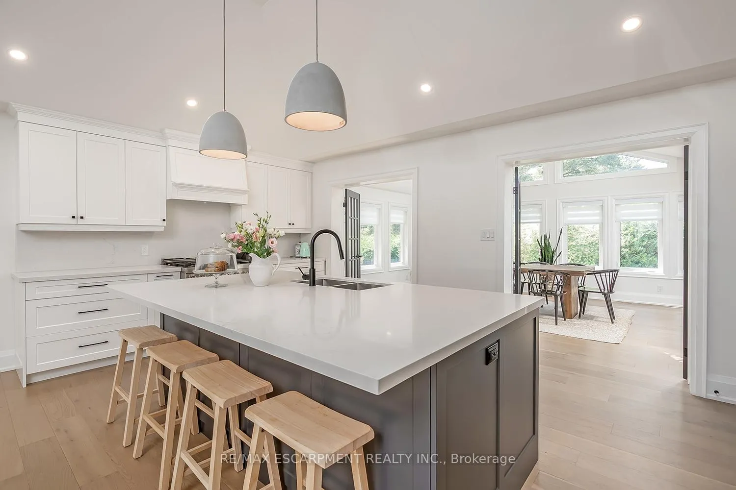 Photo 10 of 564 Maplehill Drive, Burlington, Roseland — HOMEH