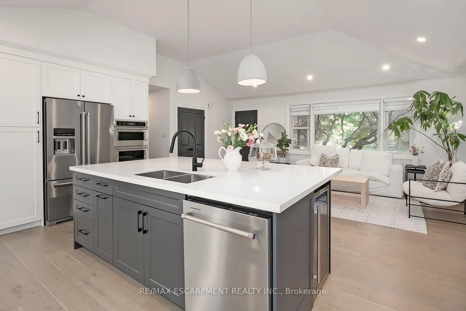 Photo 11 of 564 Maplehill Drive, Burlington, Roseland — HOMEH