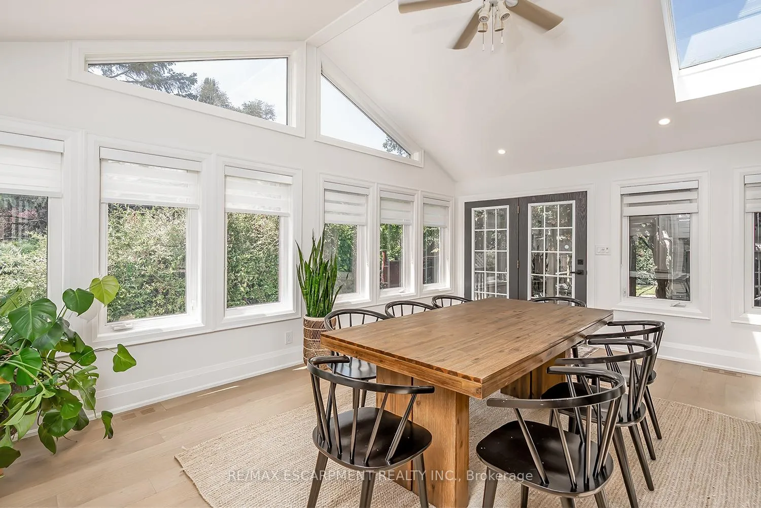 Photo 12 of 564 Maplehill Drive, Burlington, Roseland — HOMEH