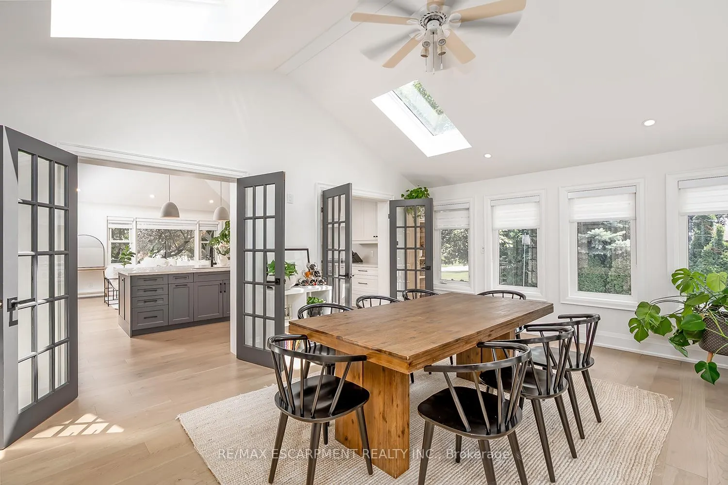 Photo 14 of 564 Maplehill Drive, Burlington, Roseland — HOMEH