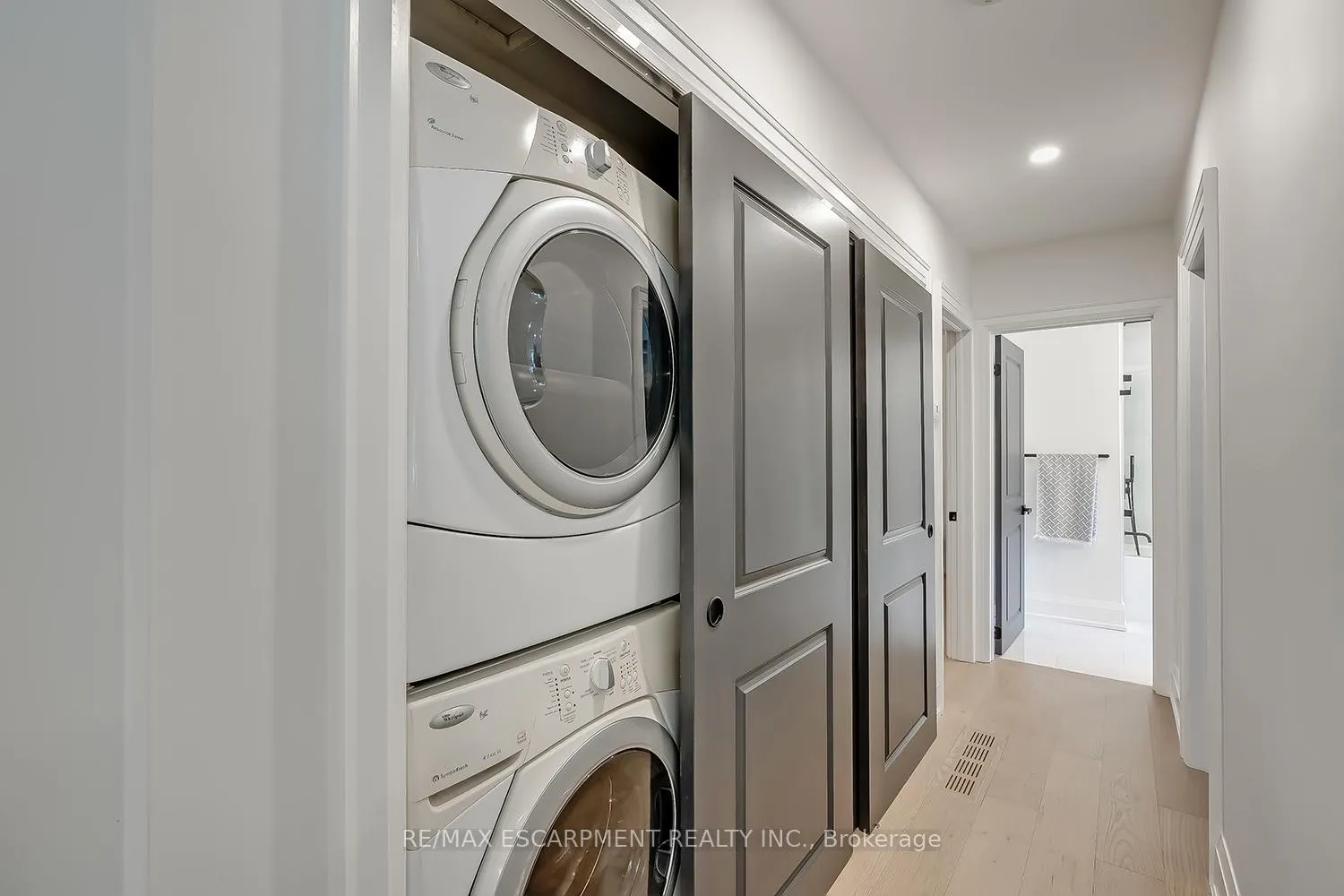 Photo 15 of 564 Maplehill Drive, Burlington, Roseland — HOMEH
