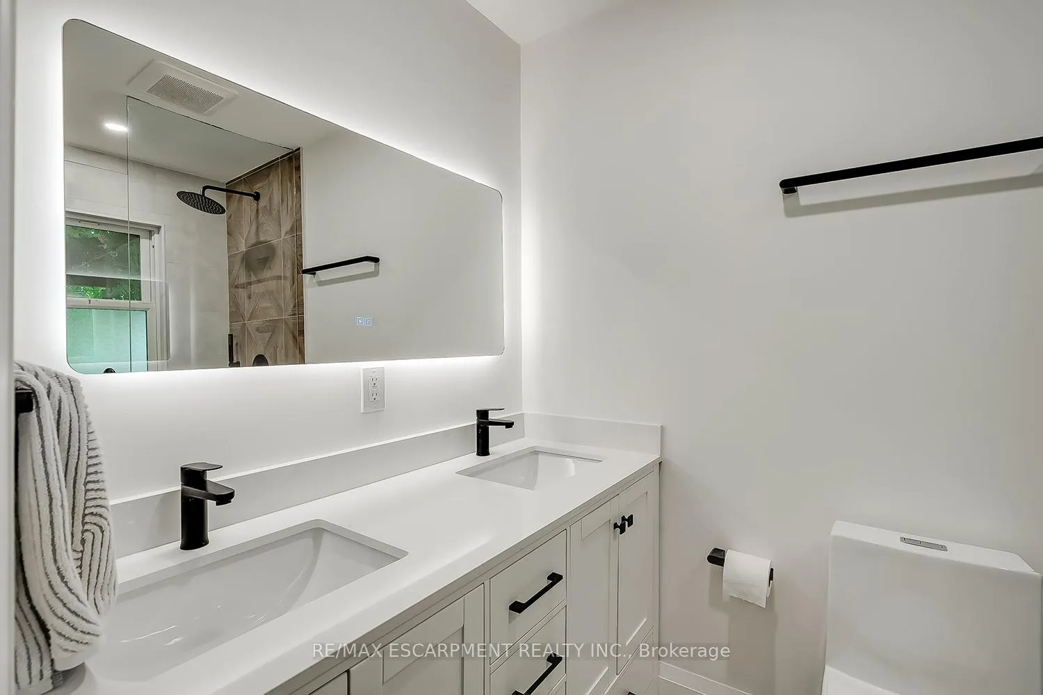 Photo 18 of 564 Maplehill Drive, Burlington, Roseland — HOMEH