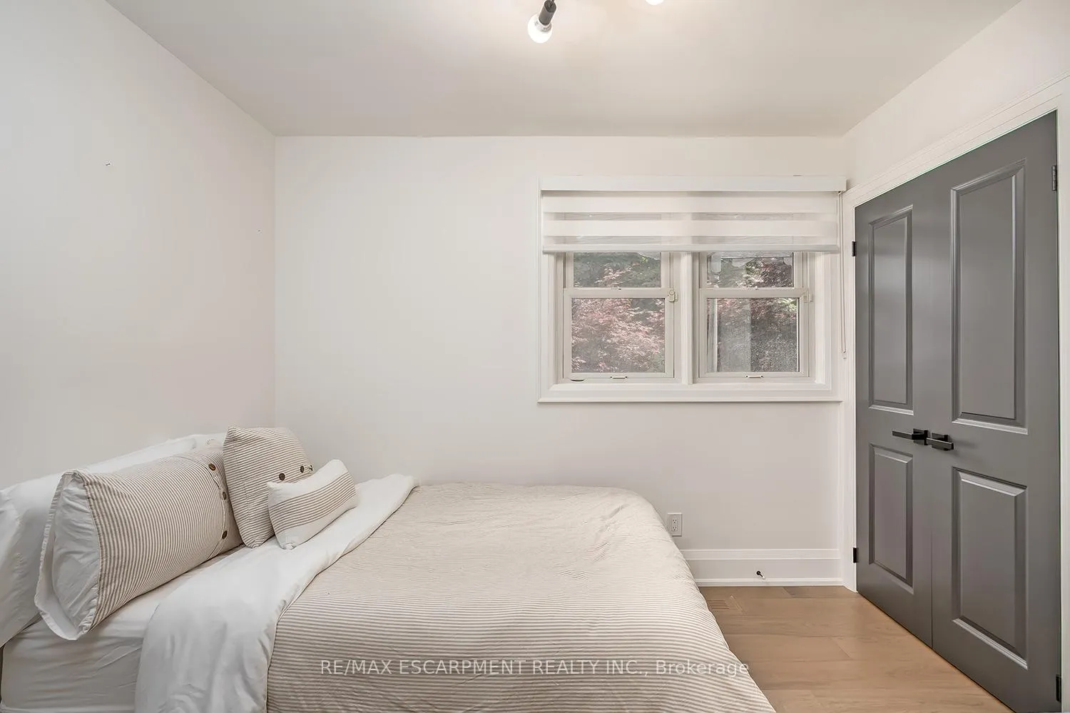 Photo 20 of 564 Maplehill Drive, Burlington, Roseland — HOMEH