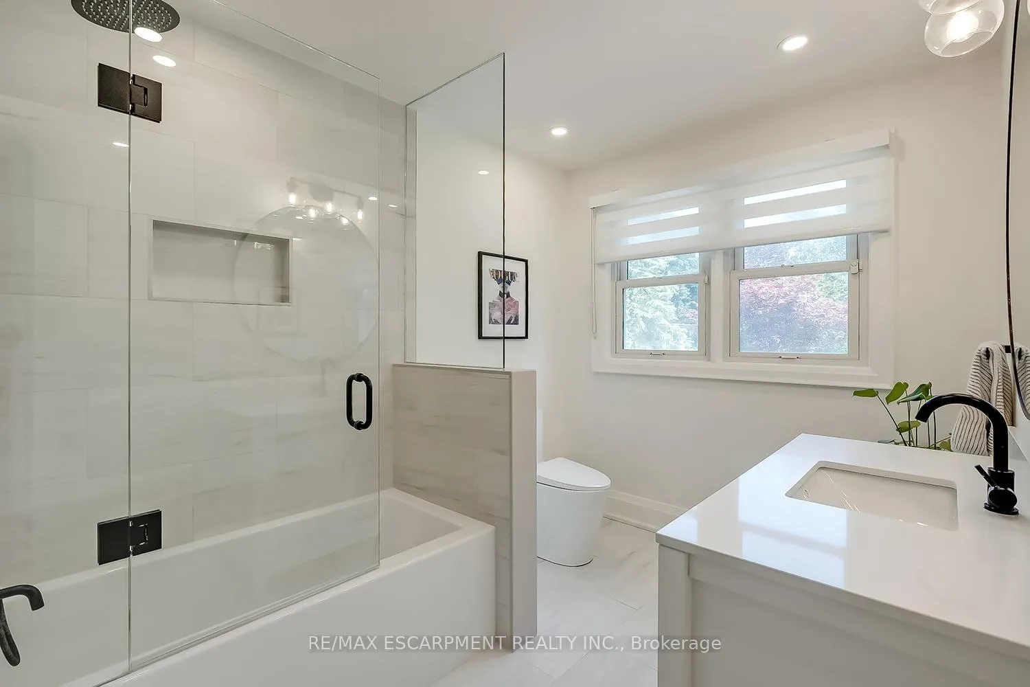 Photo 23 of 564 Maplehill Drive, Burlington, Roseland — HOMEH