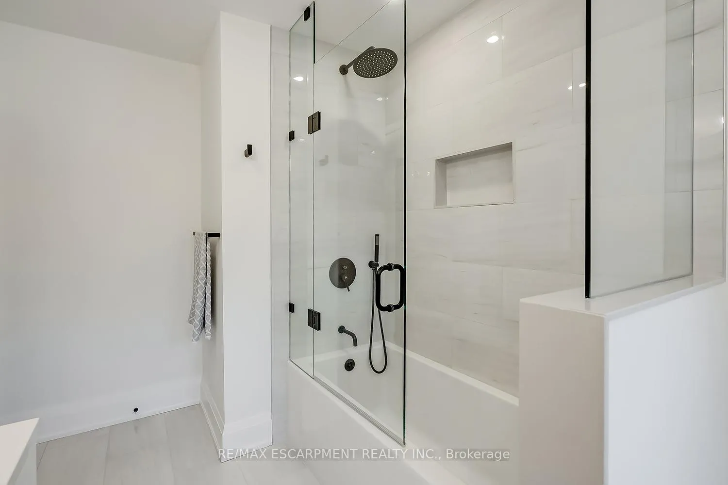 Photo 25 of 564 Maplehill Drive, Burlington, Roseland — HOMEH