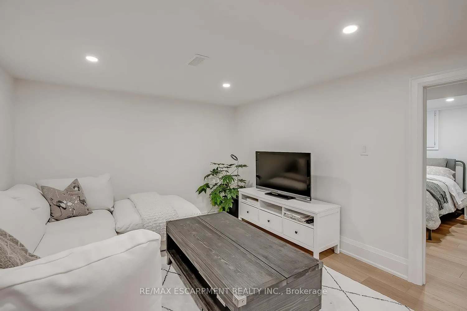 Photo 30 of 564 Maplehill Drive, Burlington, Roseland — HOMEH